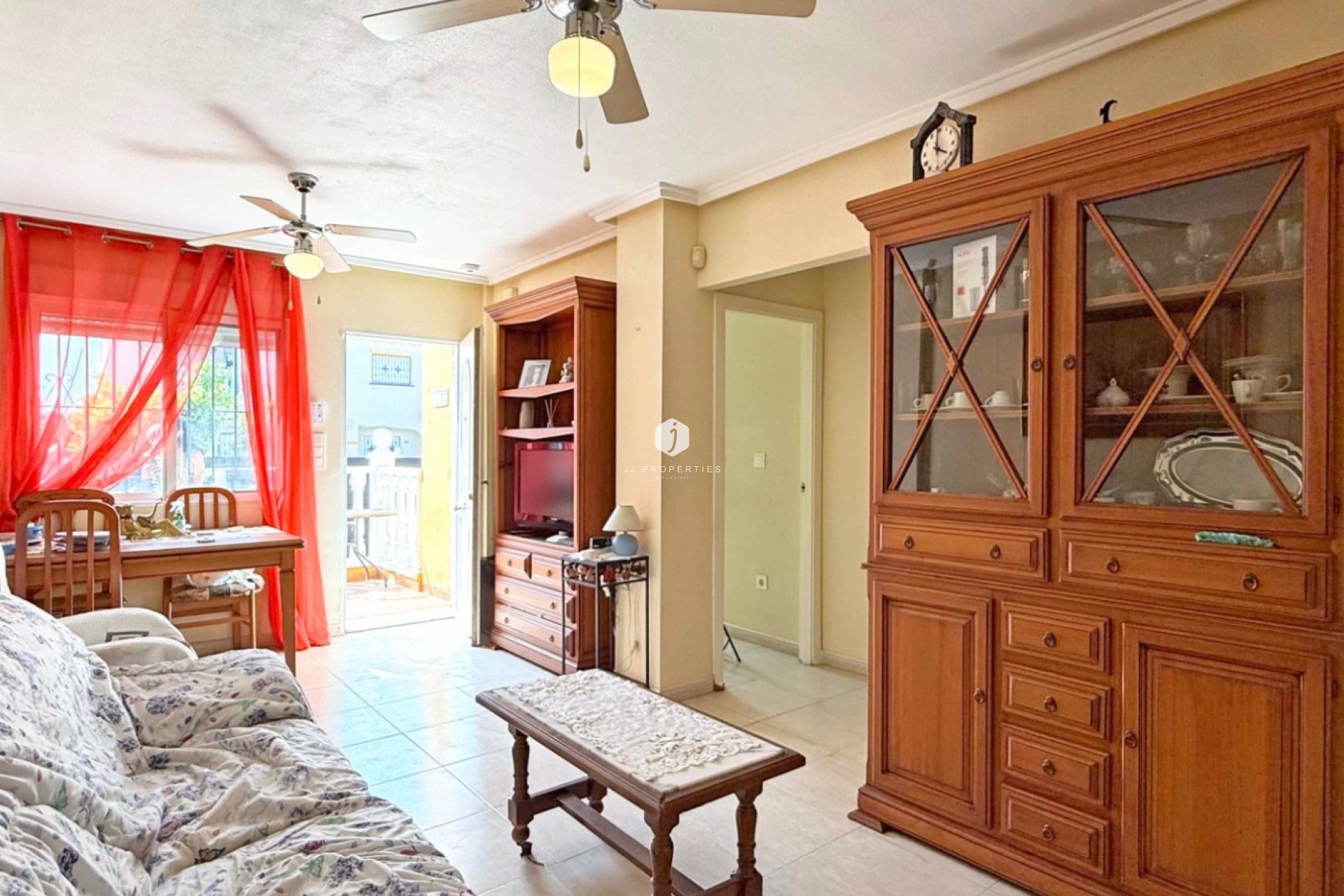 Resale - Chalet -
Torrevieja - Costa Blanca