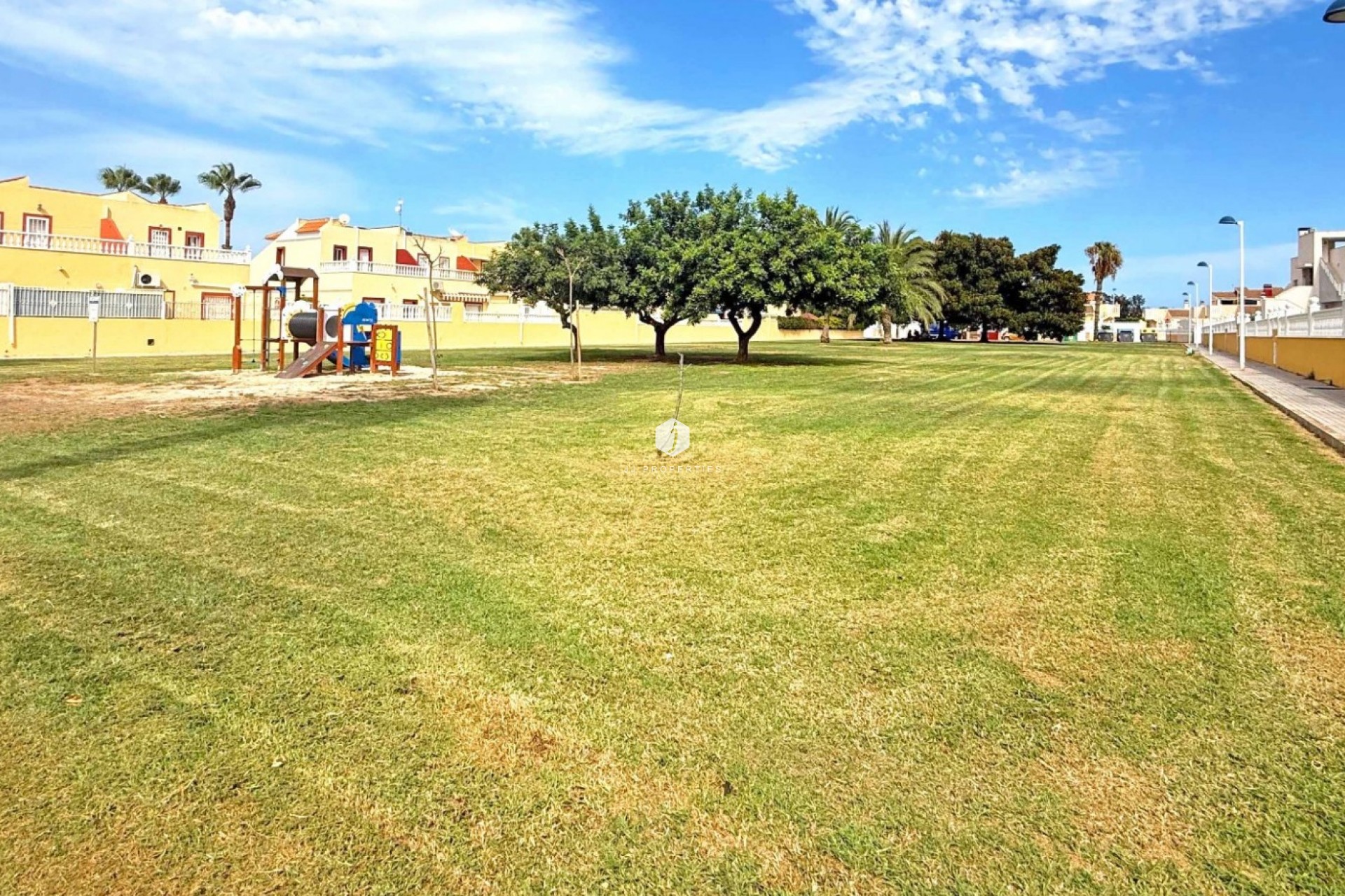 Resale - Chalet -
Torrevieja - Costa Blanca