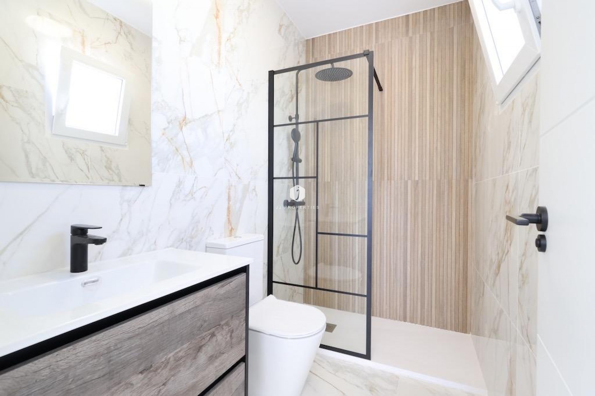 Resale - Chalet -
Torrevieja - Costa Blanca