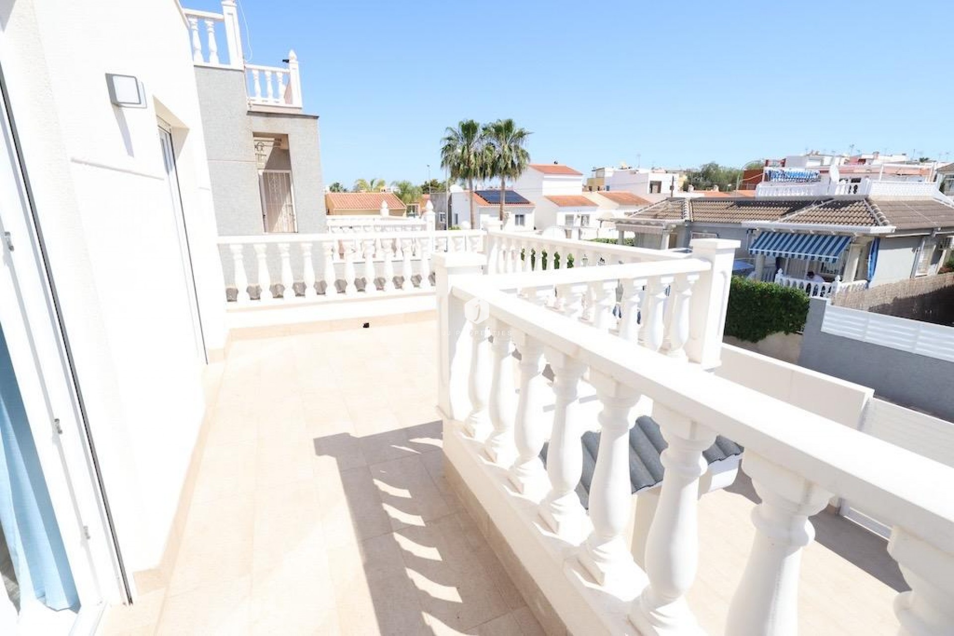 Resale - Chalet -
Torrevieja - Costa Blanca