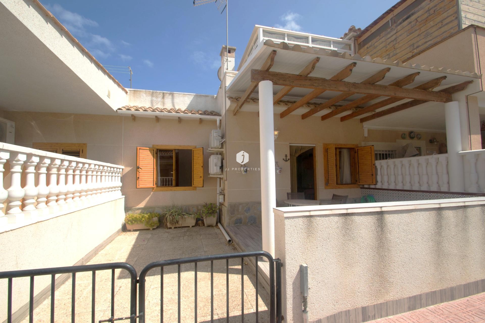 Resale - Chalet -
Torrevieja - Costa Blanca