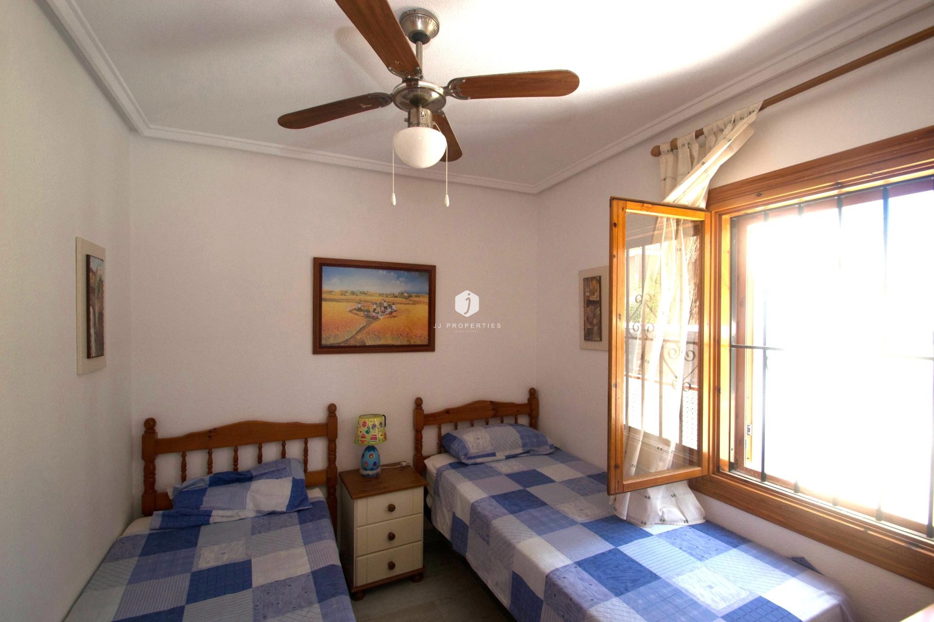 Resale - Chalet -
Torrevieja - Costa Blanca