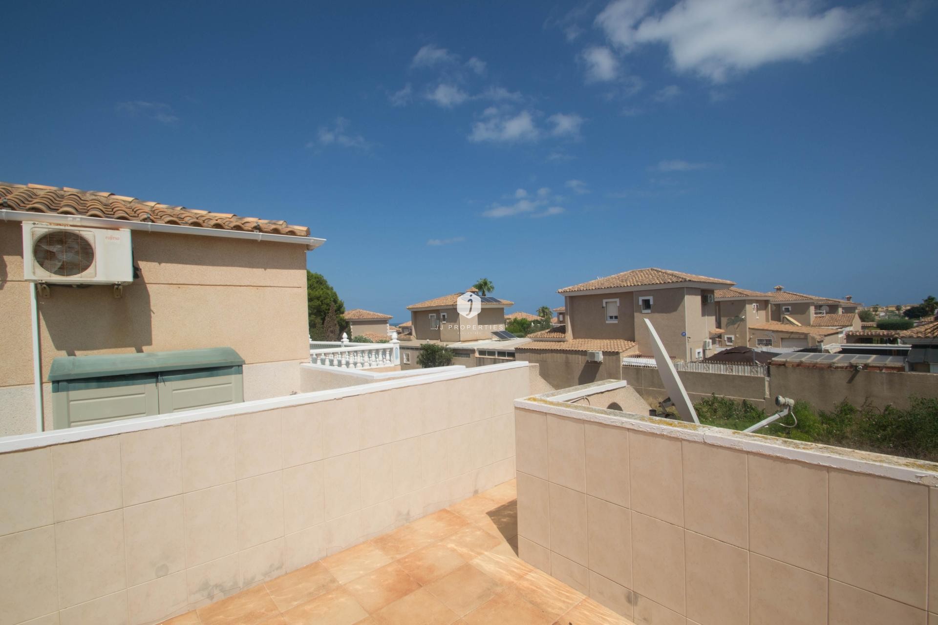 Resale - Chalet -
Torrevieja - Costa Blanca