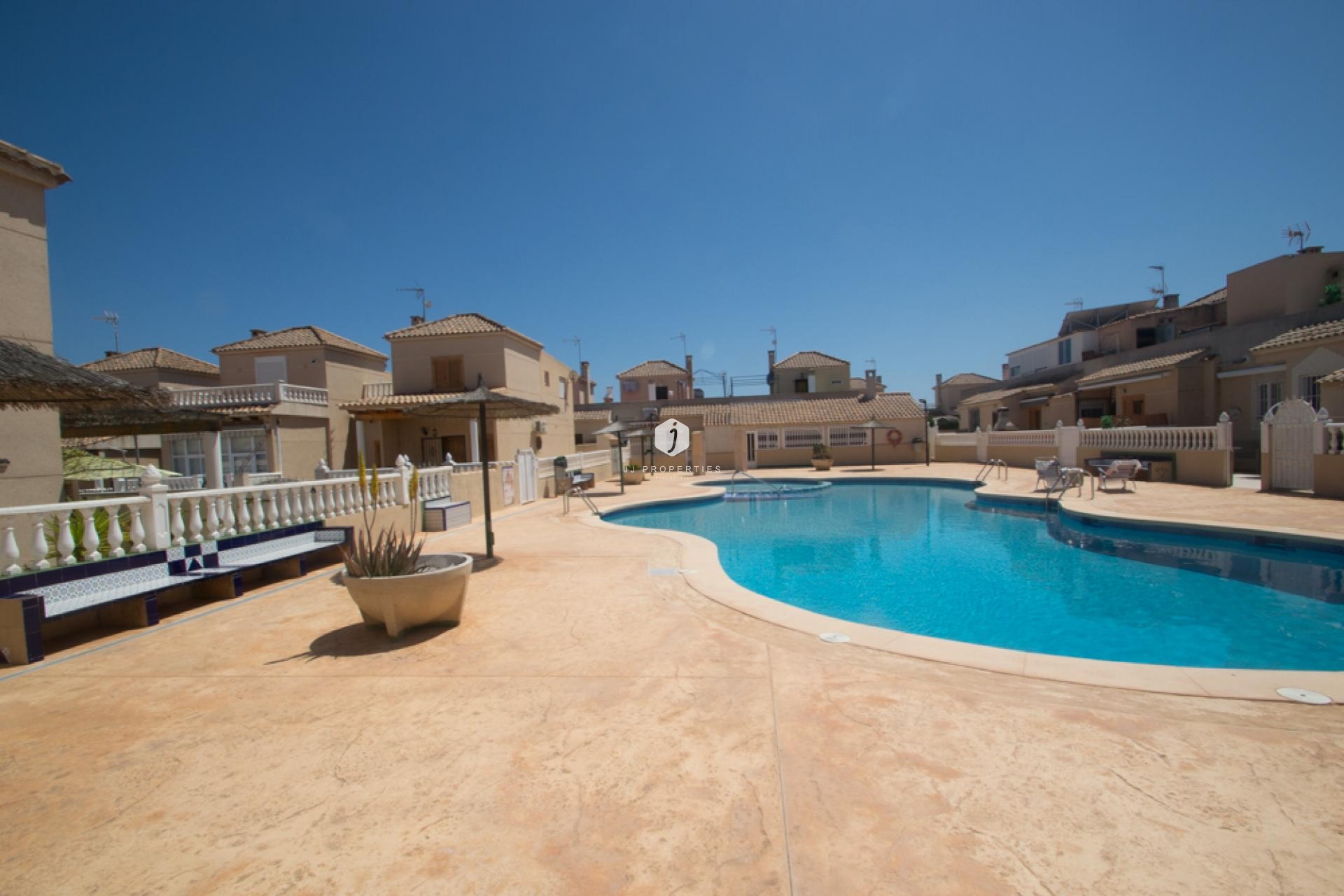 Resale - Chalet -
Torrevieja - Costa Blanca