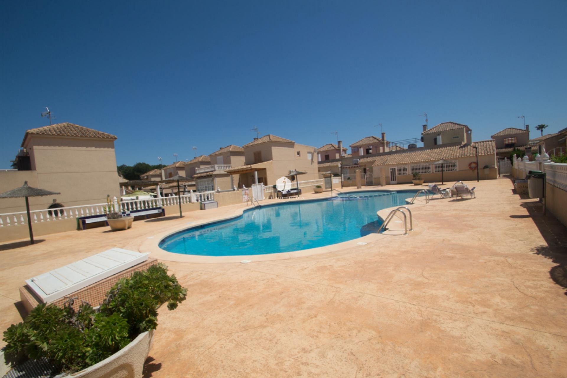 Resale - Chalet -
Torrevieja - Costa Blanca