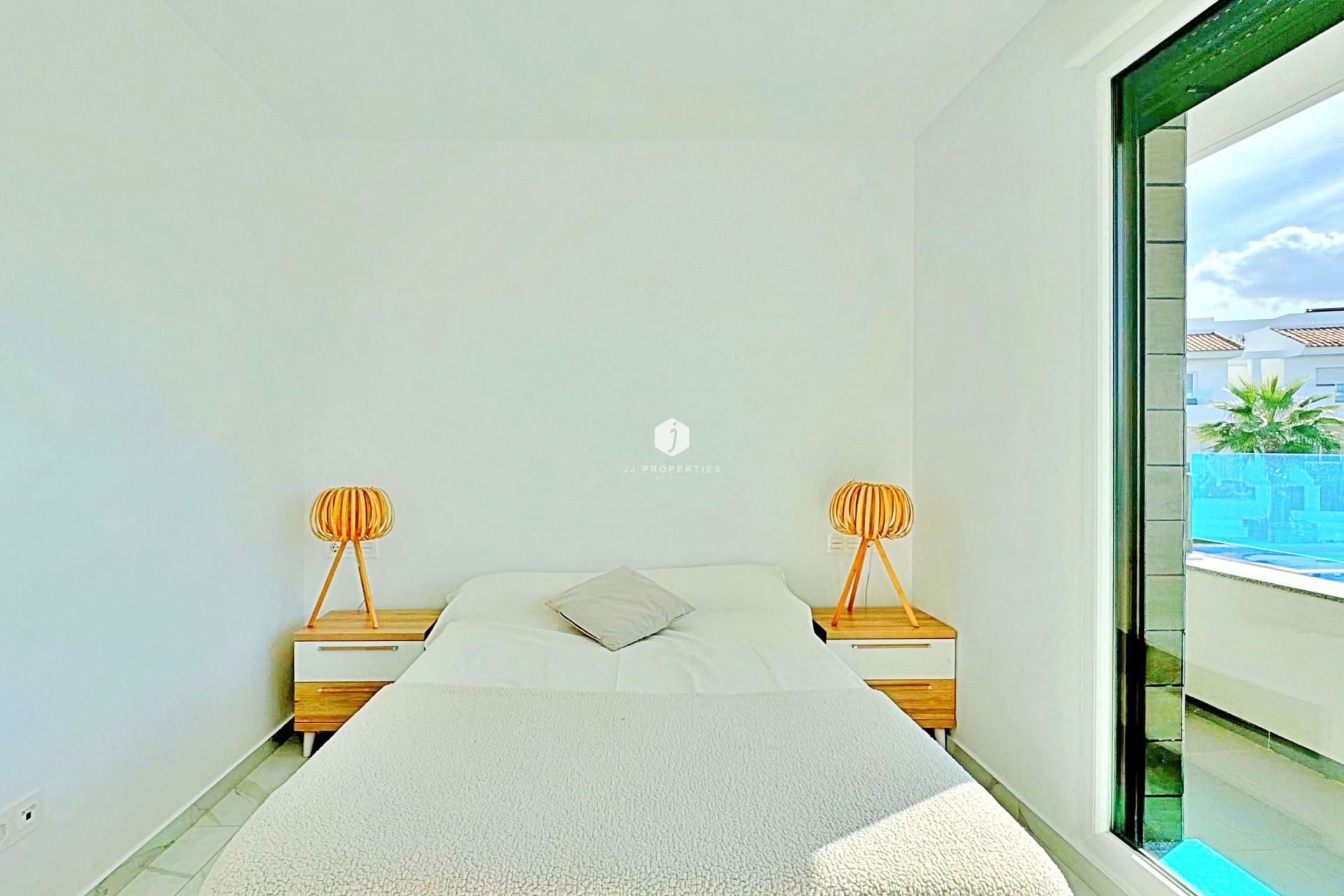 Resale - Chalet -
Torrevieja - Costa Blanca