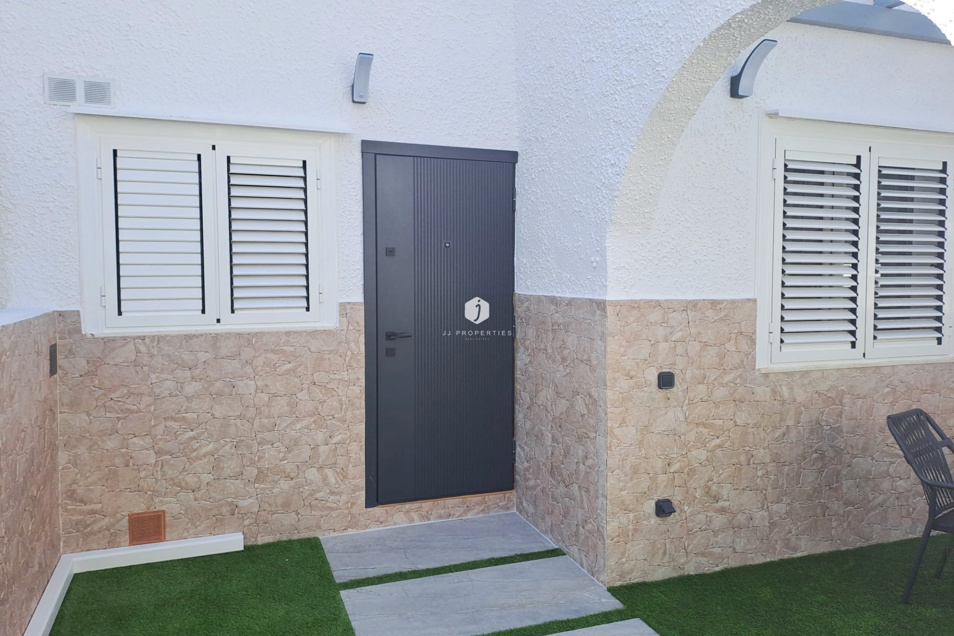 Resale - Chalet -
Torrevieja - Costa Blanca