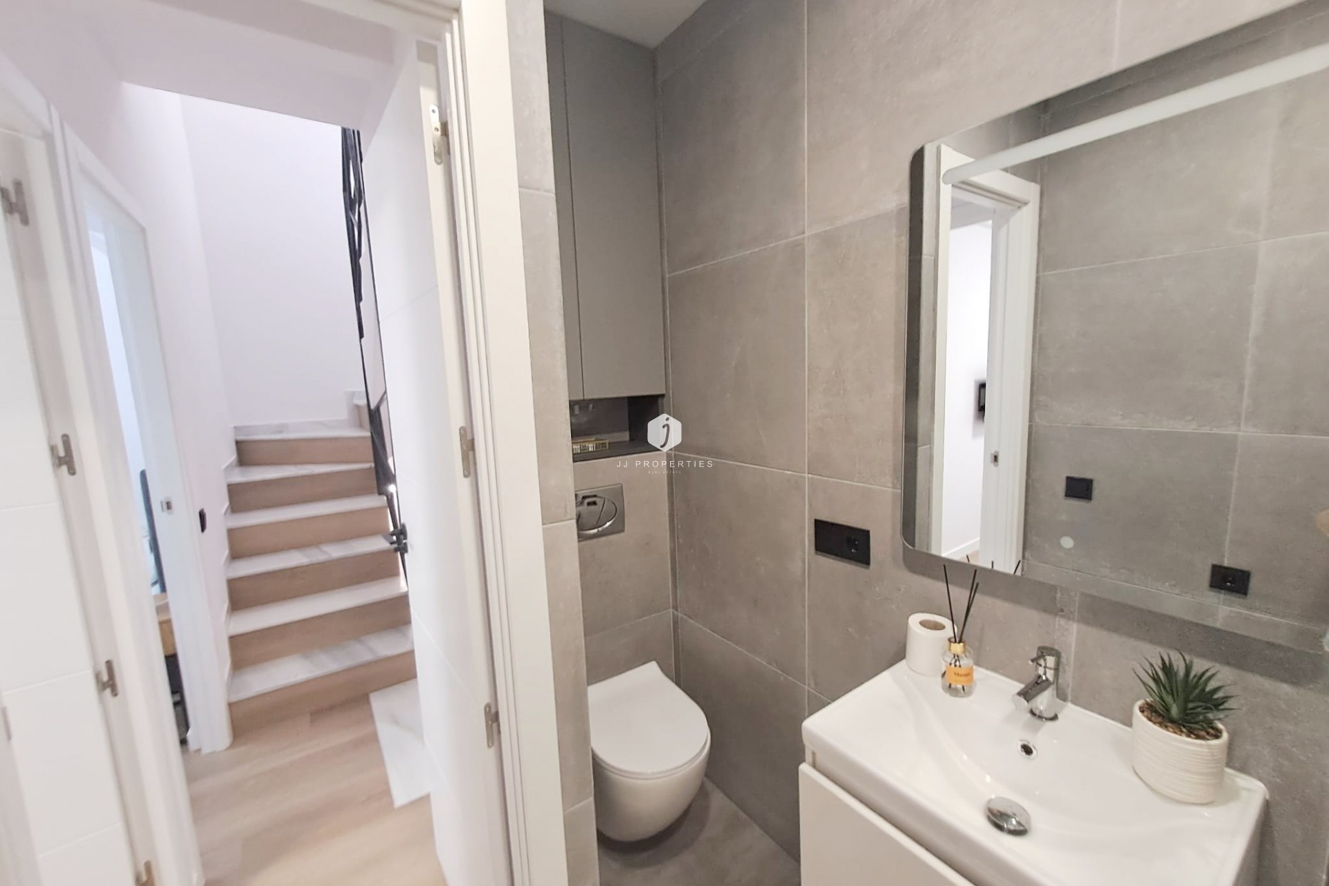 Resale - Chalet -
Torrevieja - Costa Blanca