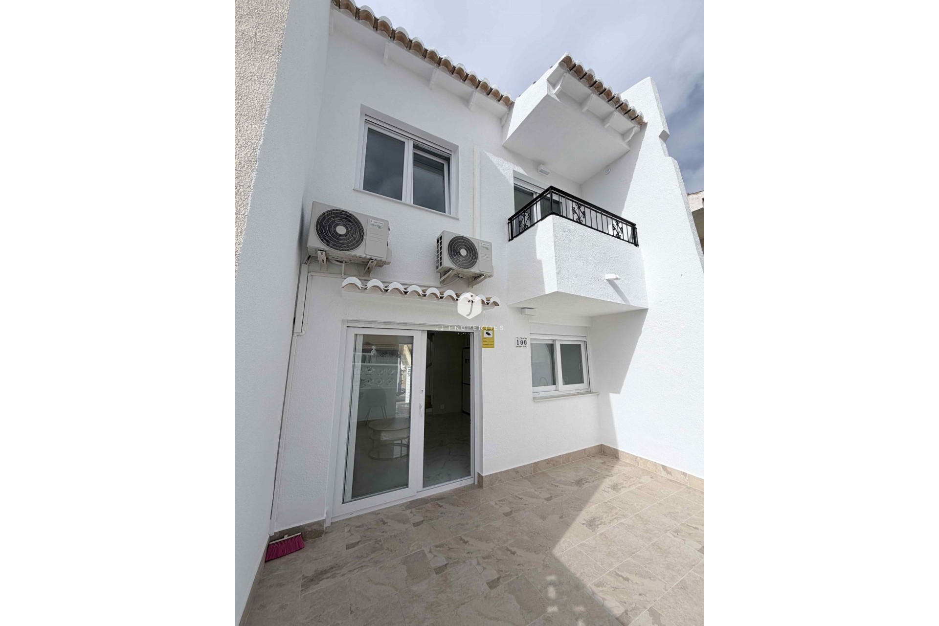 Resale - Chalet -
Torrevieja - Costa Blanca
