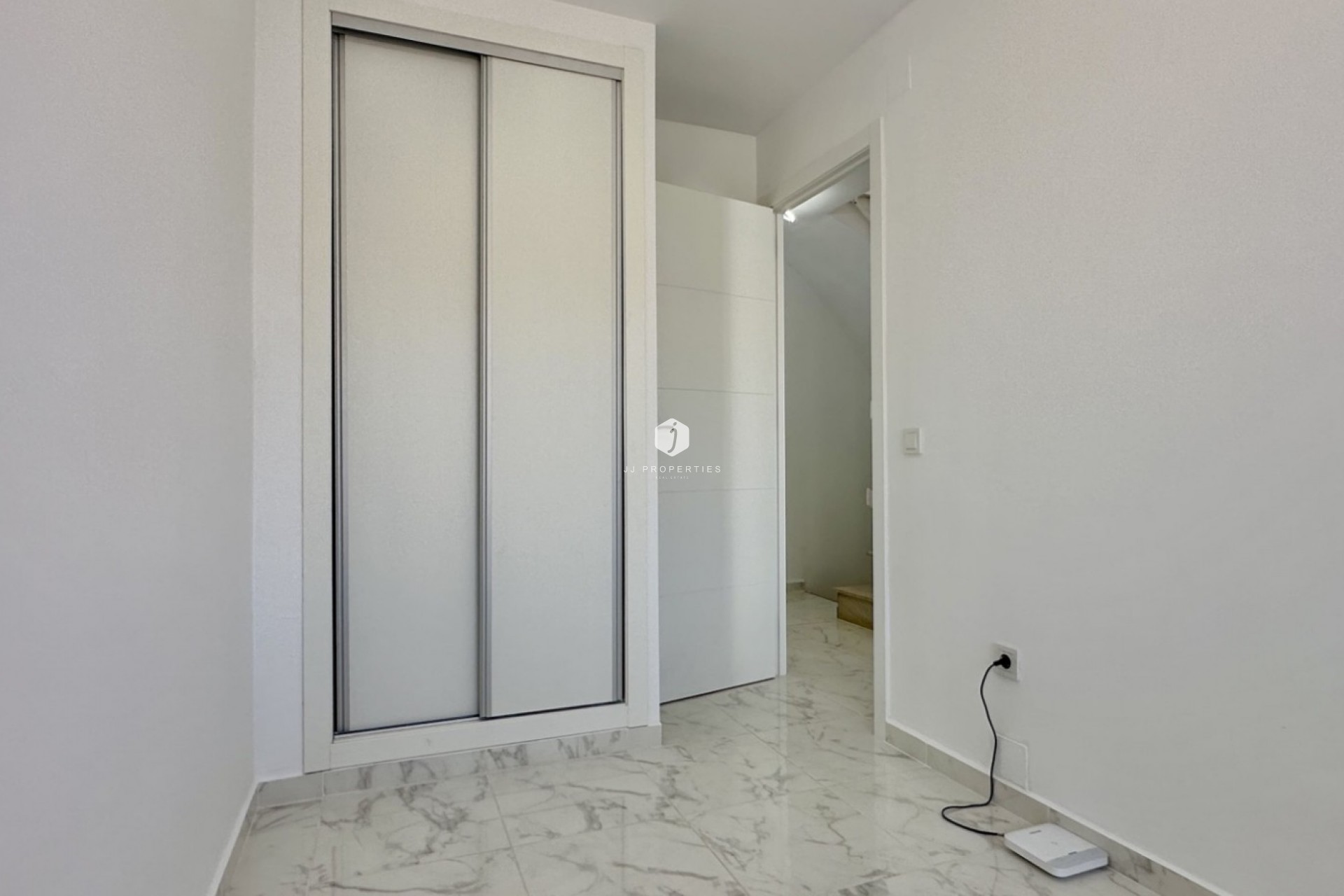 Resale - Chalet -
Torrevieja - Costa Blanca