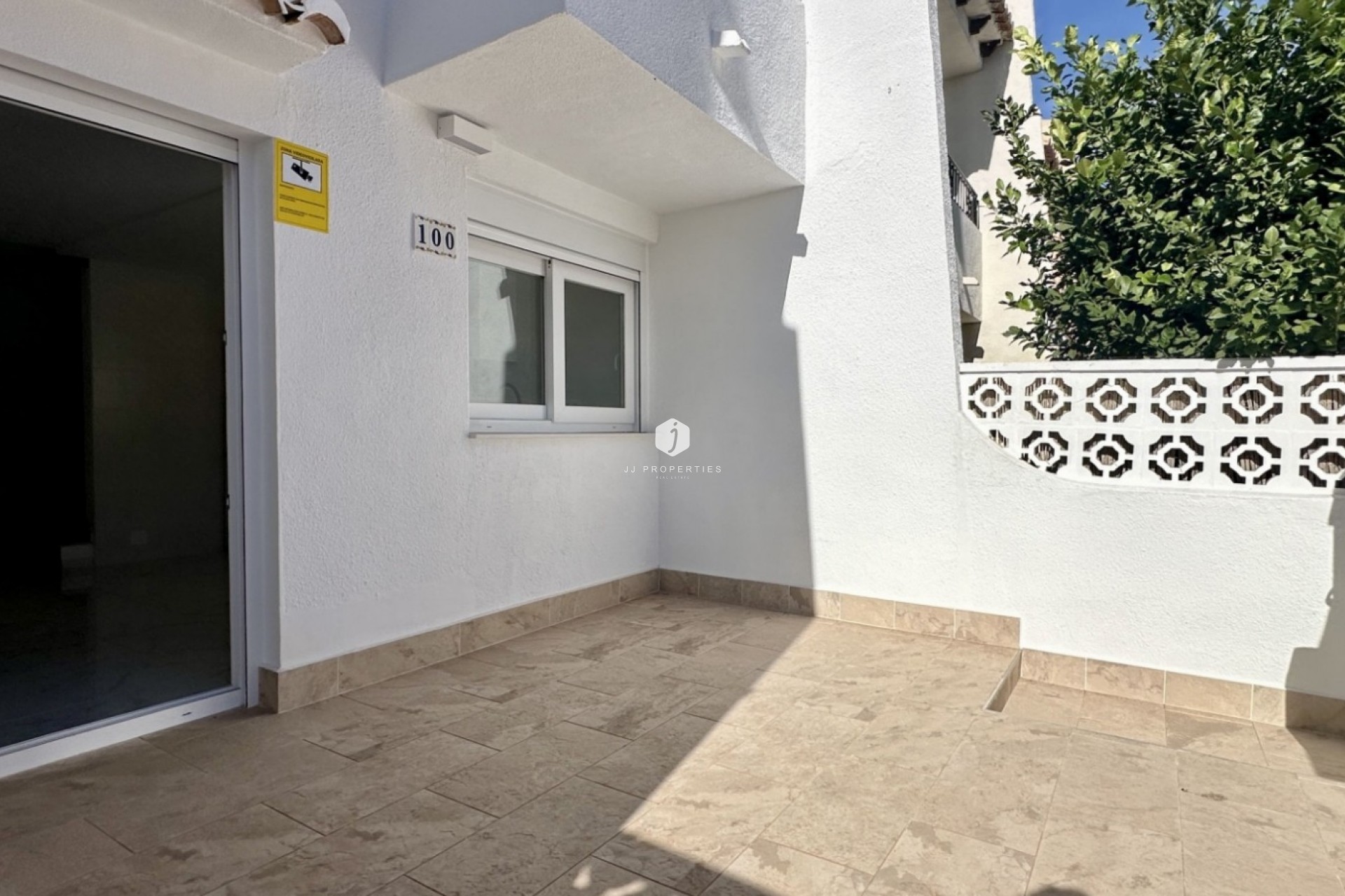 Resale - Chalet -
Torrevieja - Costa Blanca