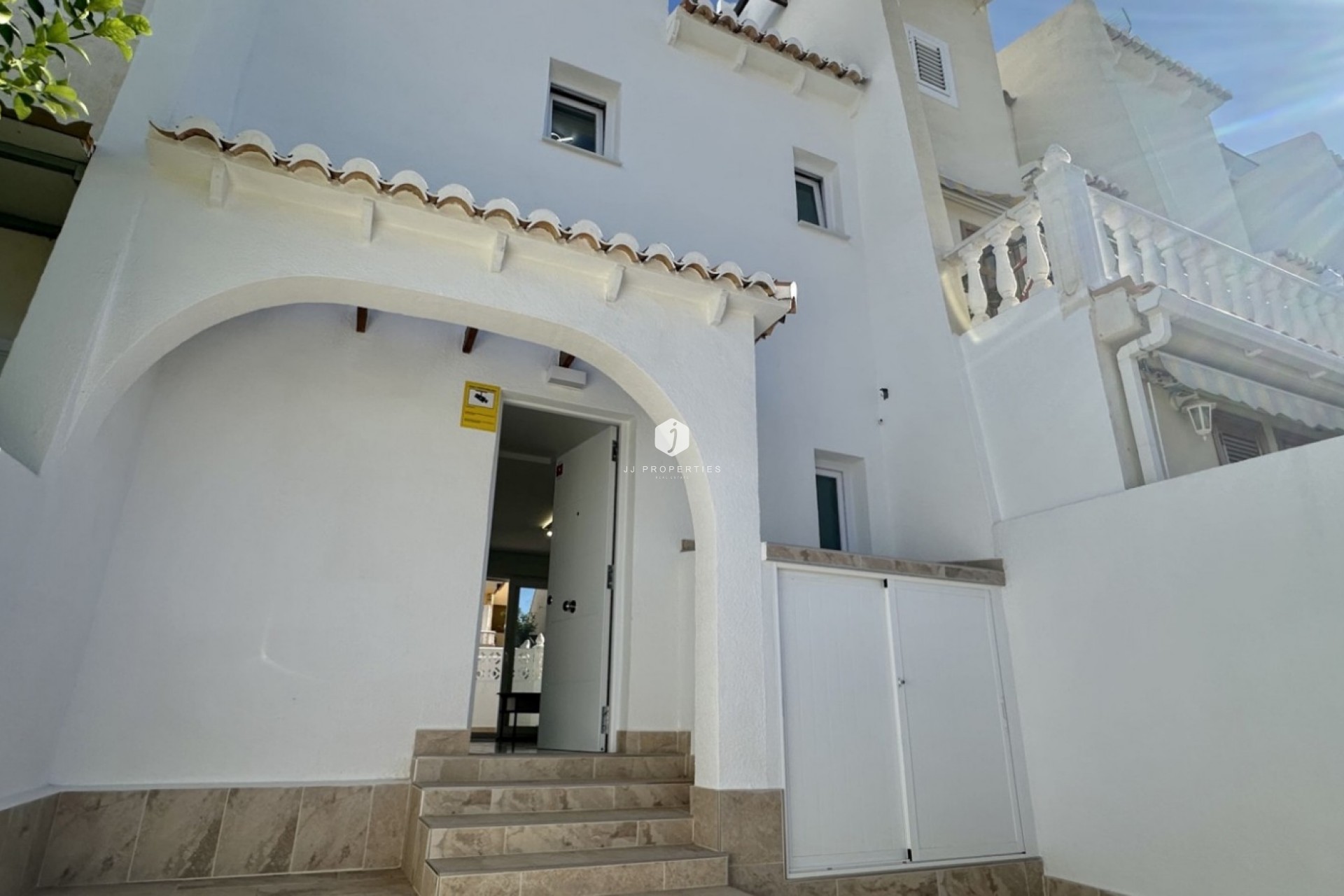 Resale - Chalet -
Torrevieja - Costa Blanca