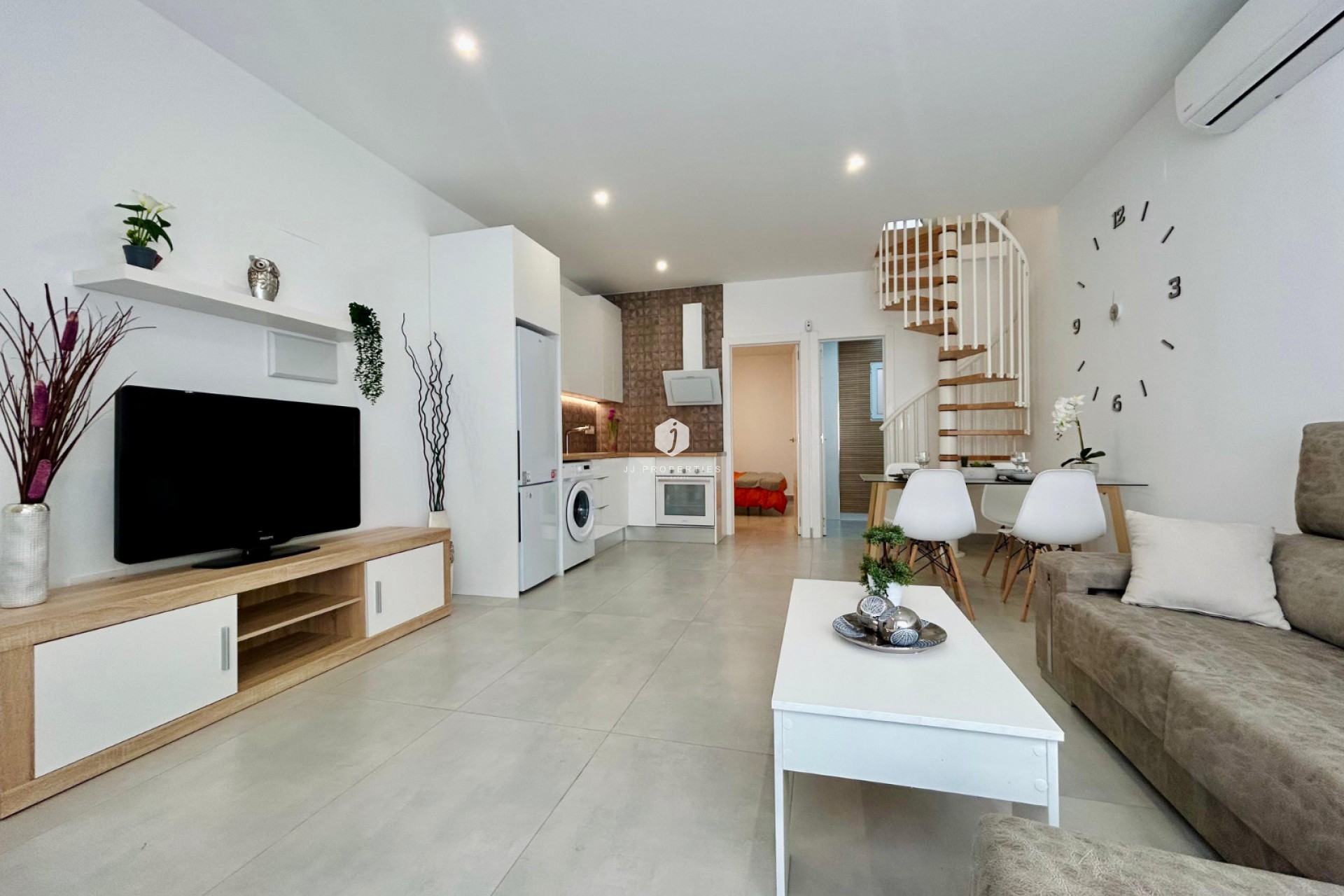 Resale - Chalet -
Torrevieja - Costa Blanca