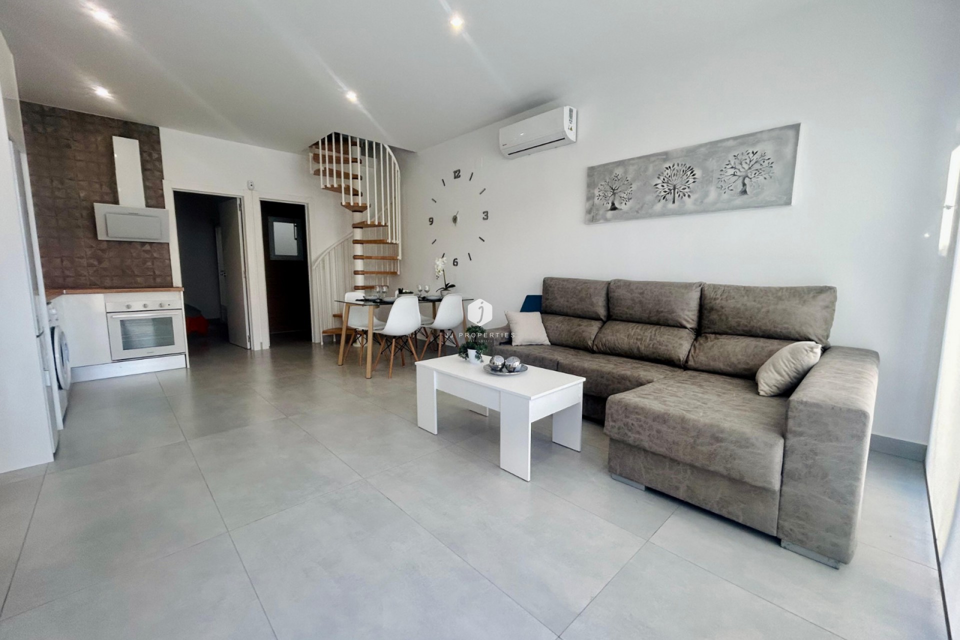 Resale - Chalet -
Torrevieja - Costa Blanca