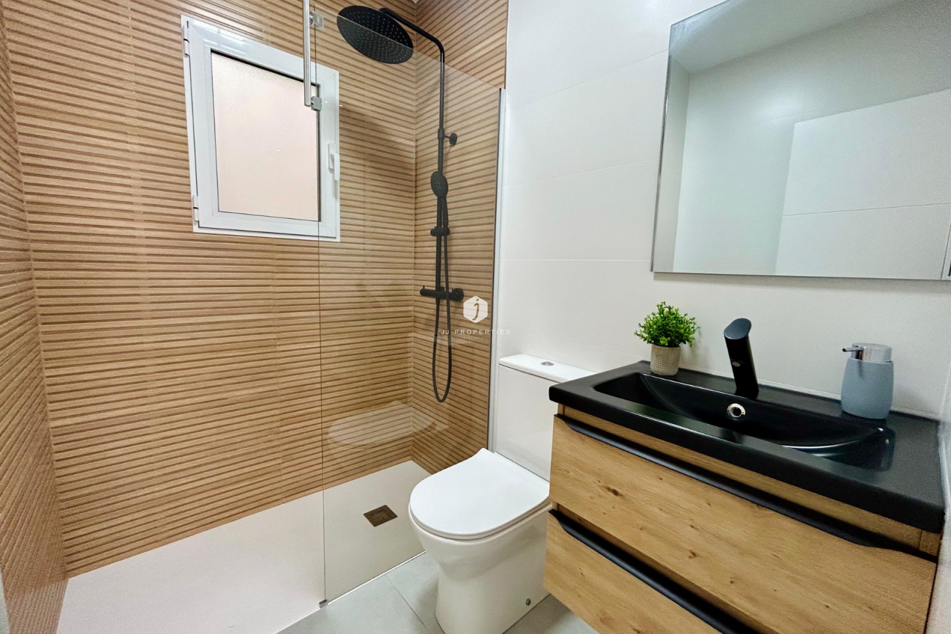 Resale - Chalet -
Torrevieja - Costa Blanca