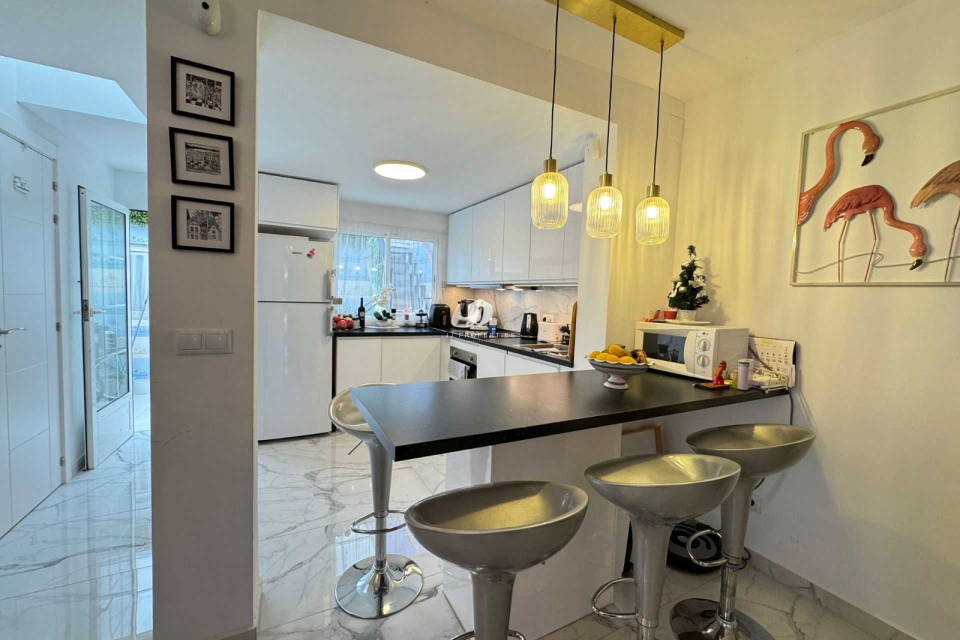 Resale - Chalet -
Torrevieja - Costa Blanca