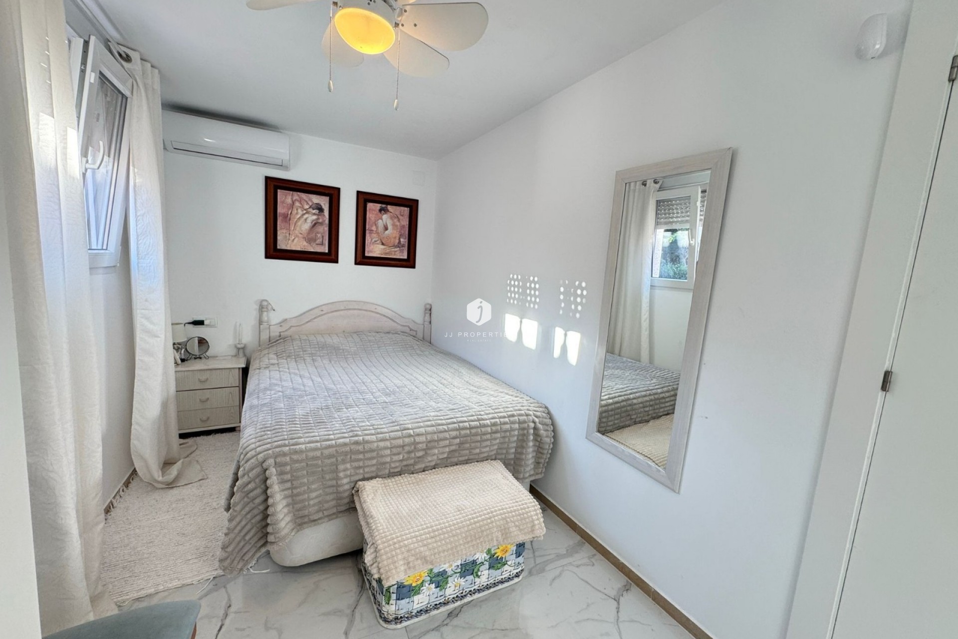 Resale - Chalet -
Torrevieja - Costa Blanca