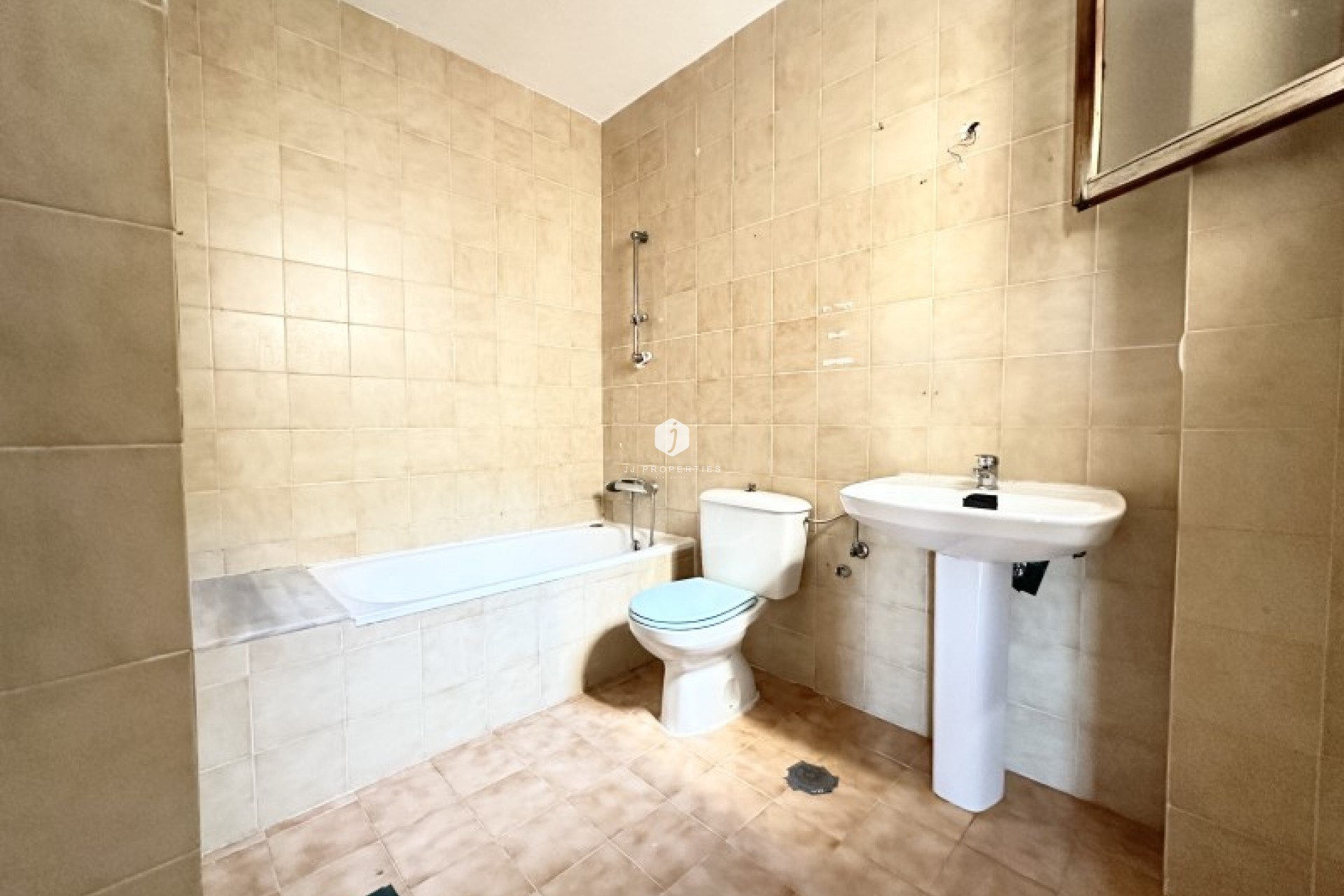 Resale - Chalet -
Torrevieja - Costa Blanca