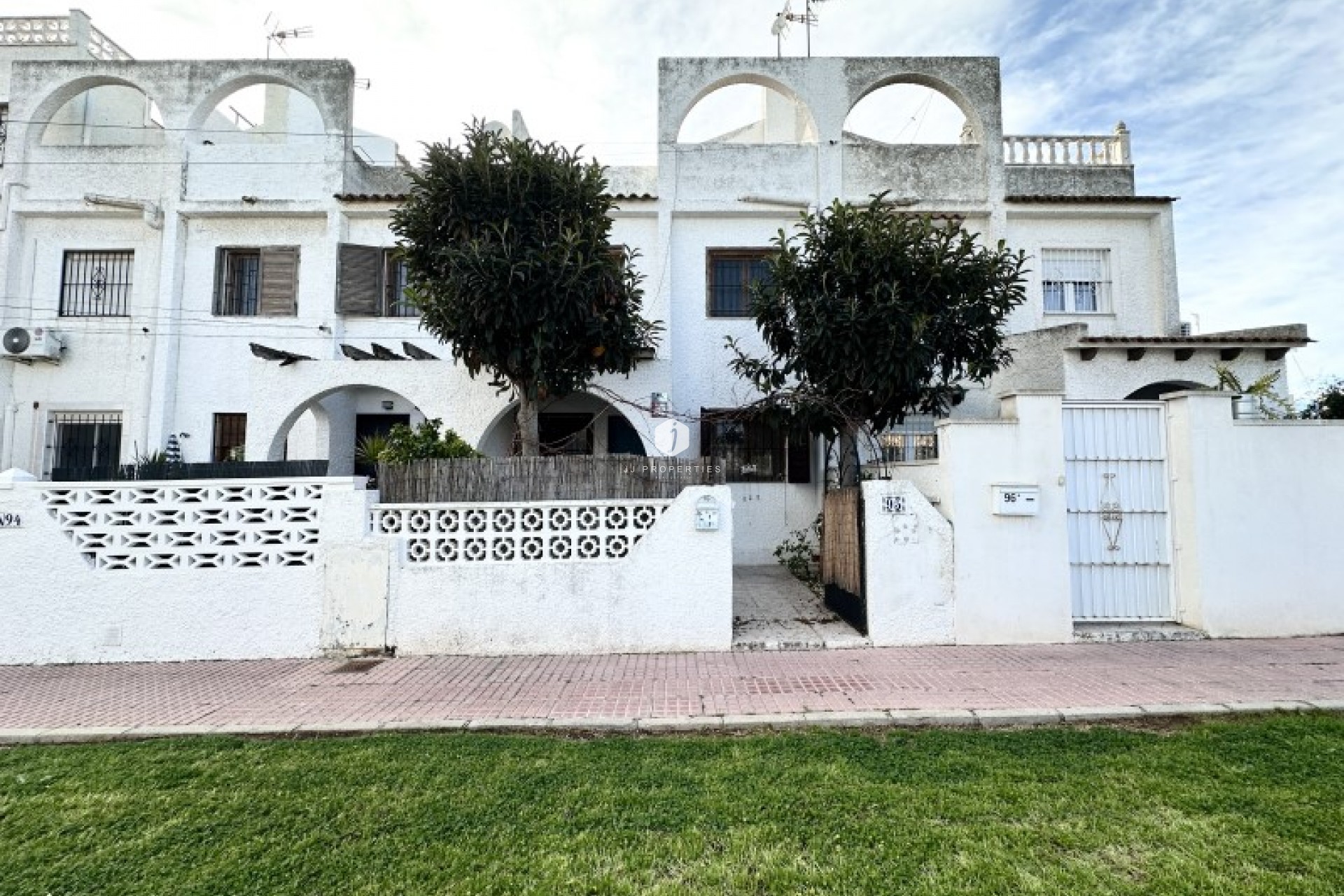 Resale - Chalet -
Torrevieja - Costa Blanca
