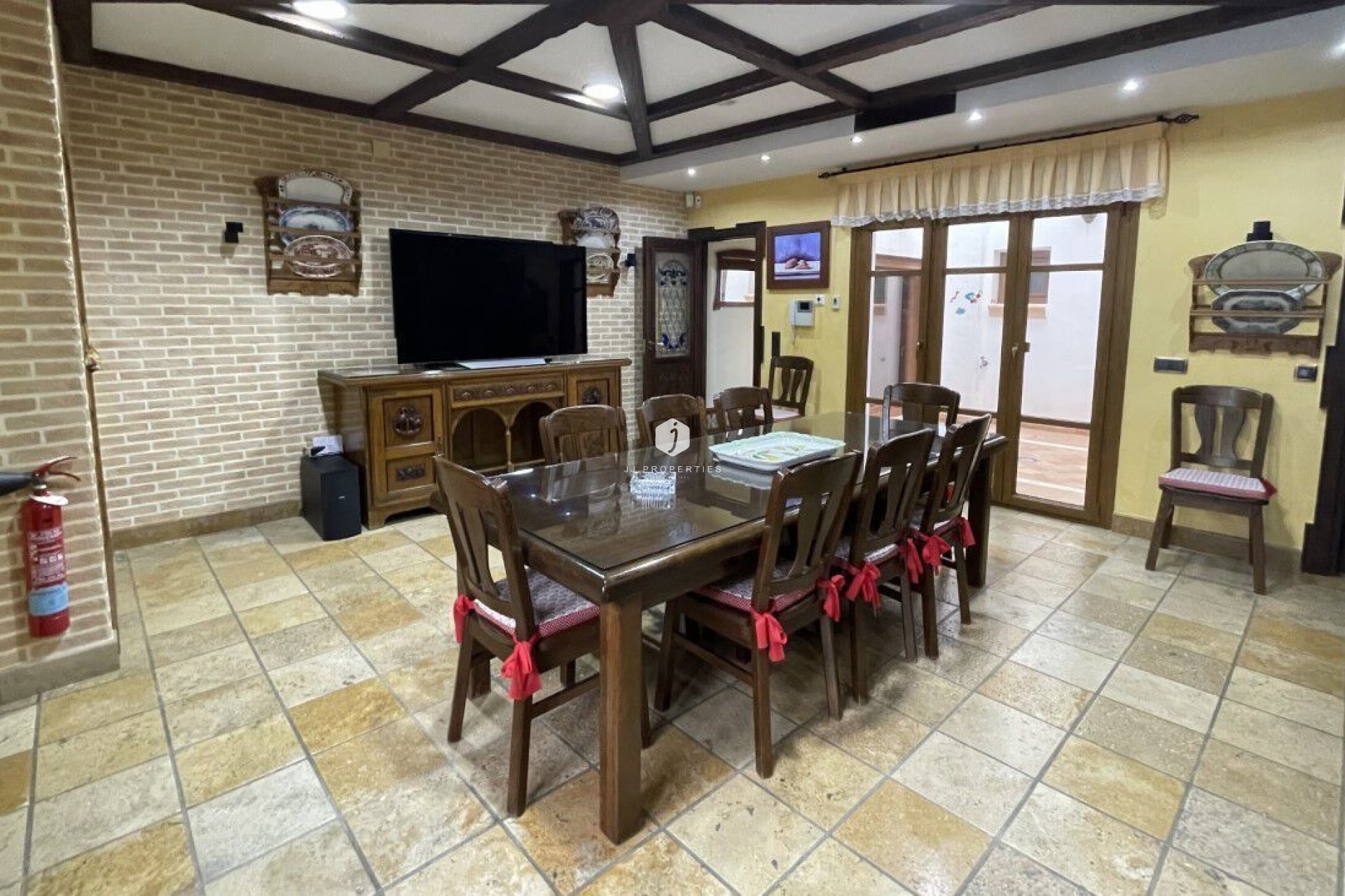 Resale - Chalet -
Torrevieja - Costa Blanca