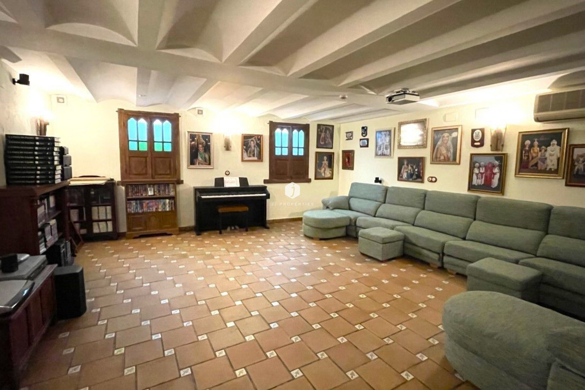 Resale - Chalet -
Torrevieja - Costa Blanca