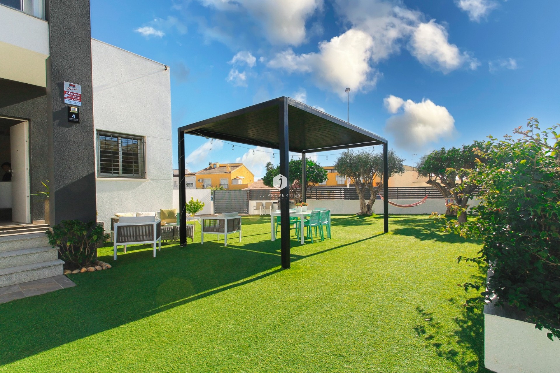 Resale - Chalet -
Torrevieja - Costa Blanca