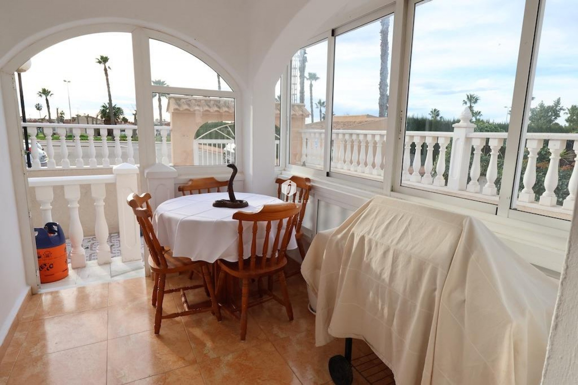 Resale - Chalet -
Torrevieja - Costa Blanca