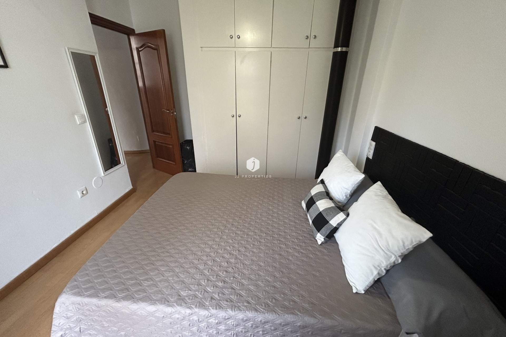 Resale - Chalet -
Torrevieja - Costa Blanca