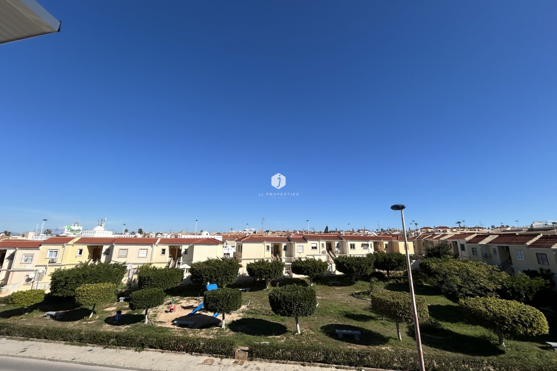 Resale - Chalet -
Torrevieja - Costa Blanca
