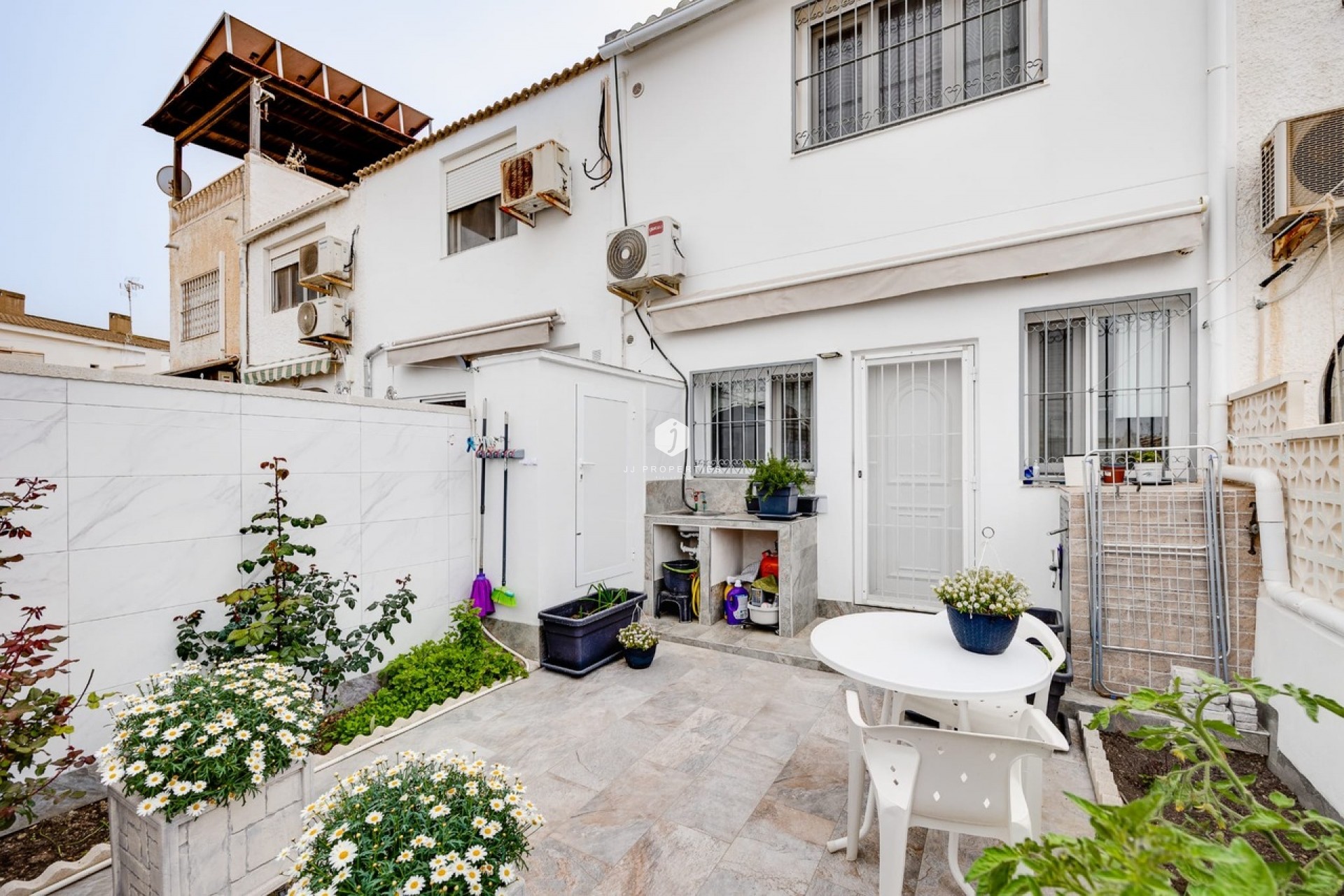 Resale - Chalet -
Torrevieja - Costa Blanca