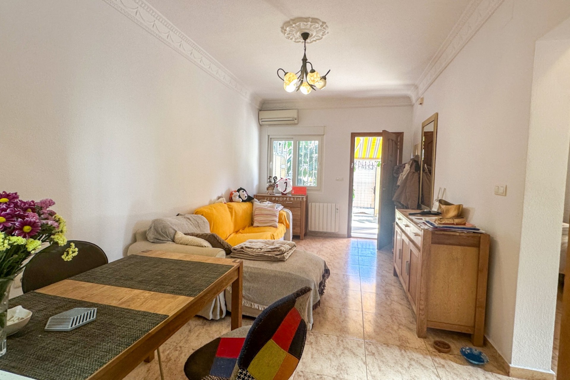 Resale - Chalet -
Torrevieja - Costa Blanca