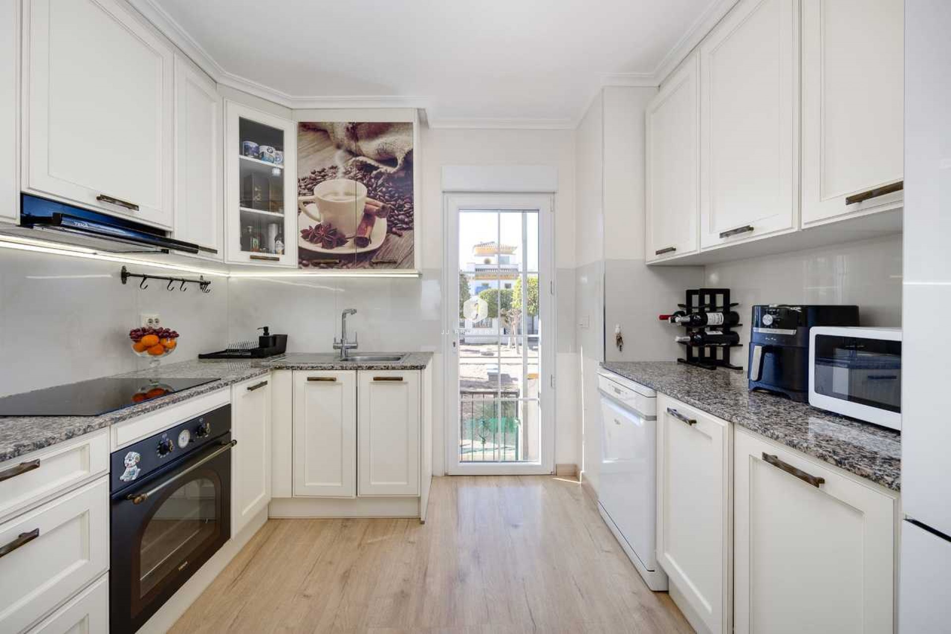 Resale - Chalet -
Torrevieja - Costa Blanca