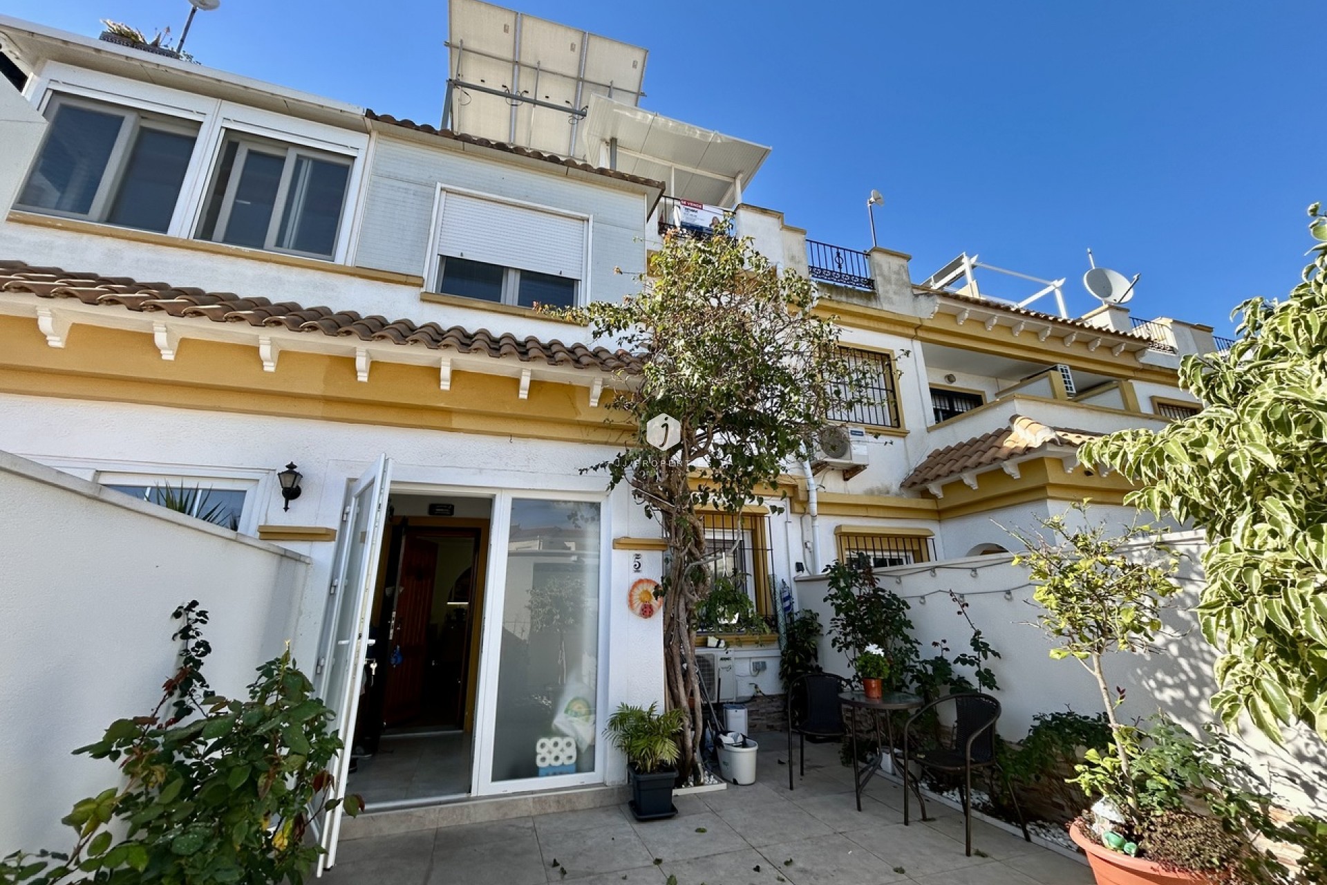Resale - Chalet -
Torrevieja - Costa Blanca