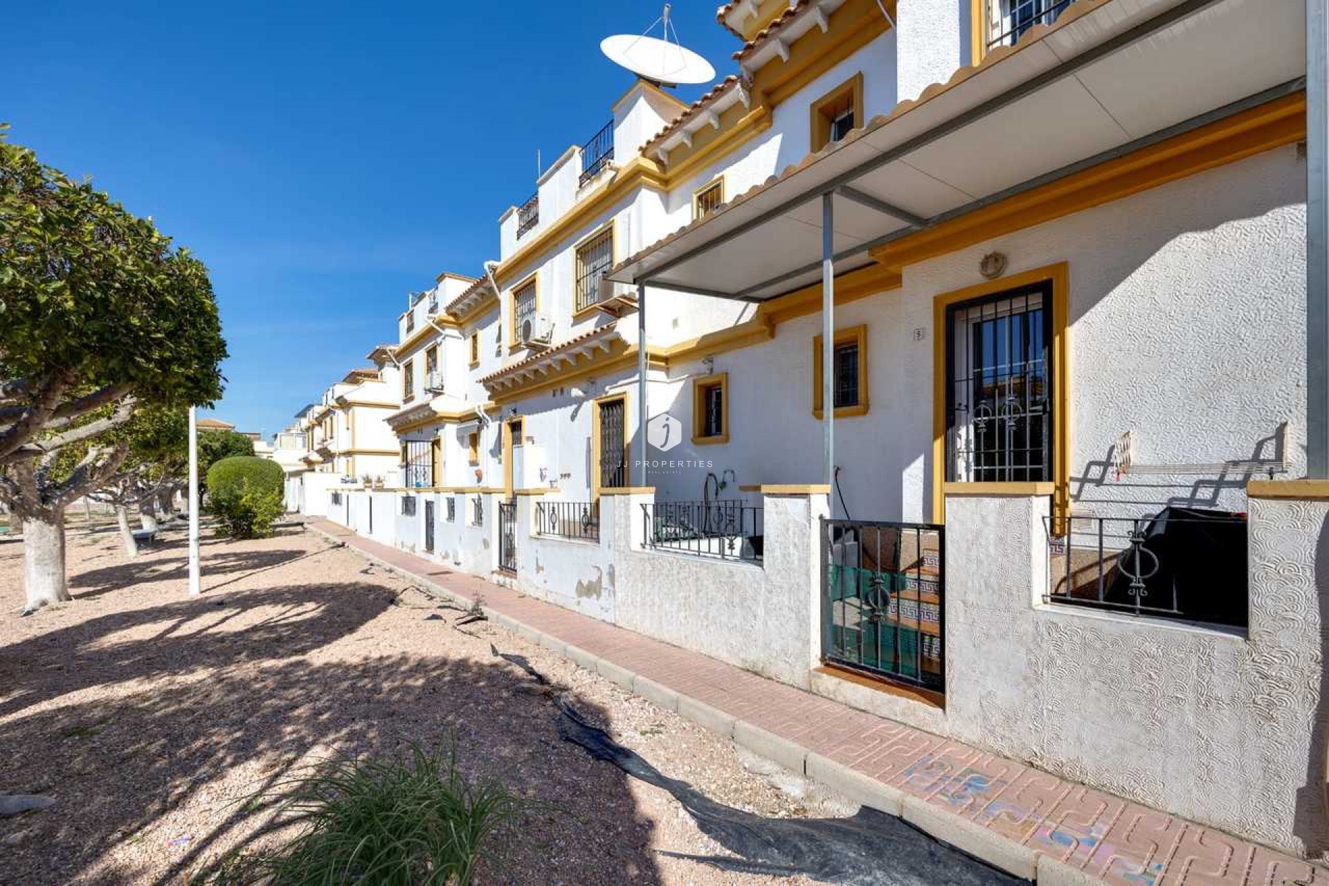 Resale - Chalet -
Torrevieja - Costa Blanca