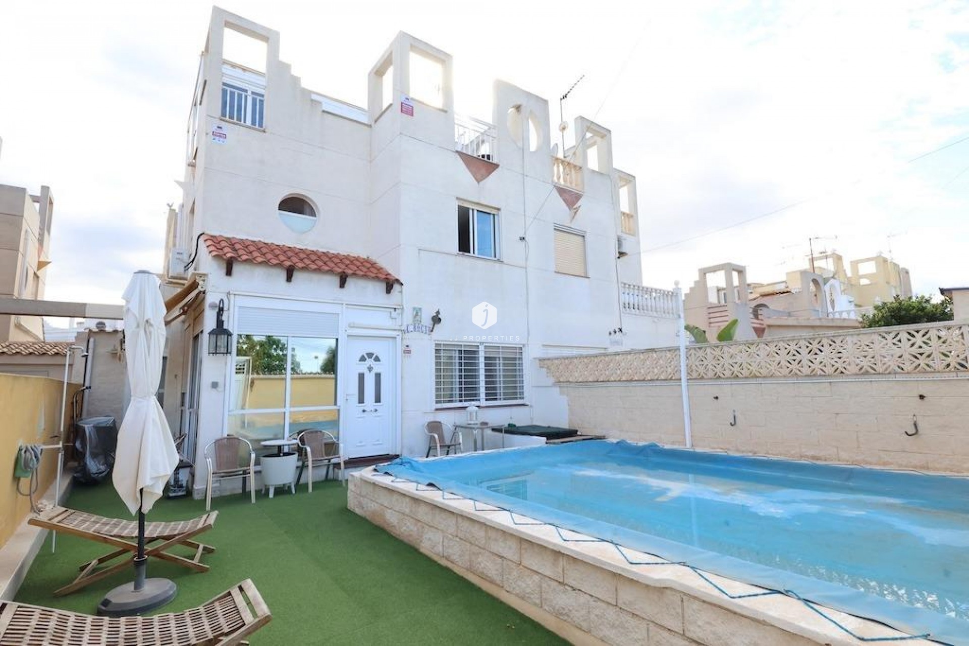 Resale - Chalet -
Torrevieja - Costa Blanca