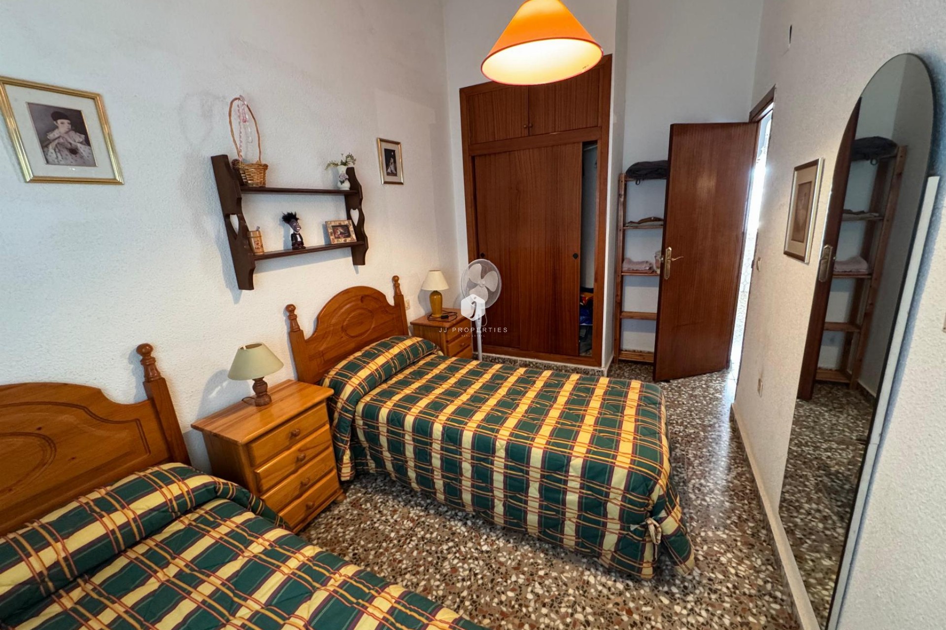 Resale - Chalet -
Torrevieja - Costa Blanca