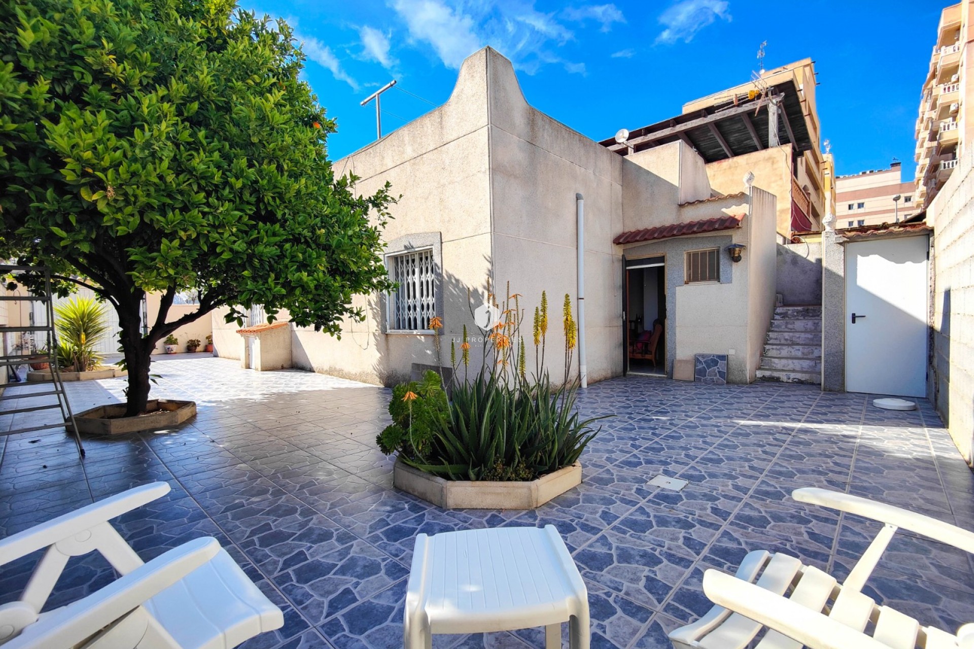 Resale - Chalet -
Torrevieja - Costa Blanca