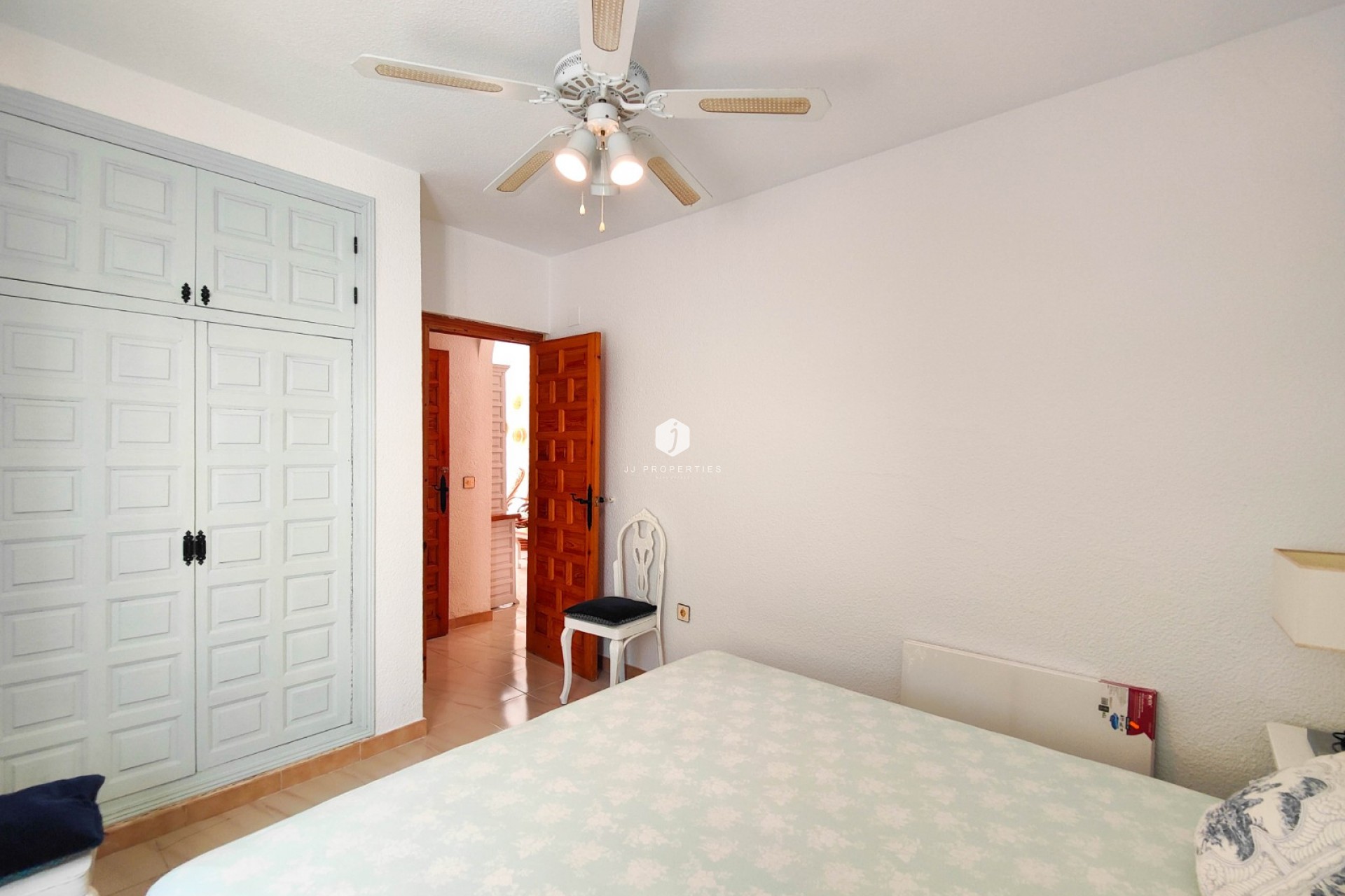 Resale - Chalet -
Torrevieja - Costa Blanca