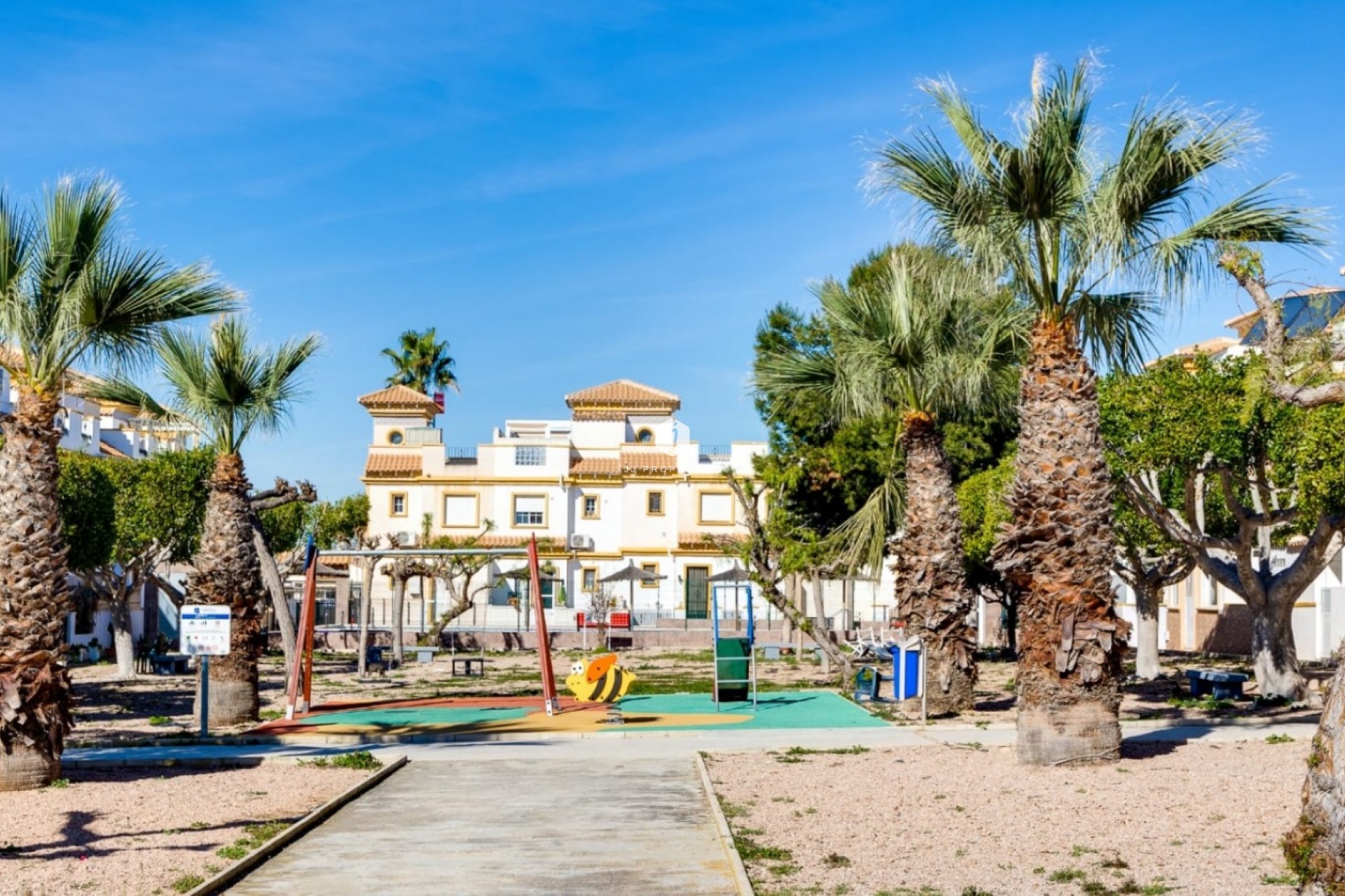 Resale - Chalet -
Torrevieja - Costa Blanca