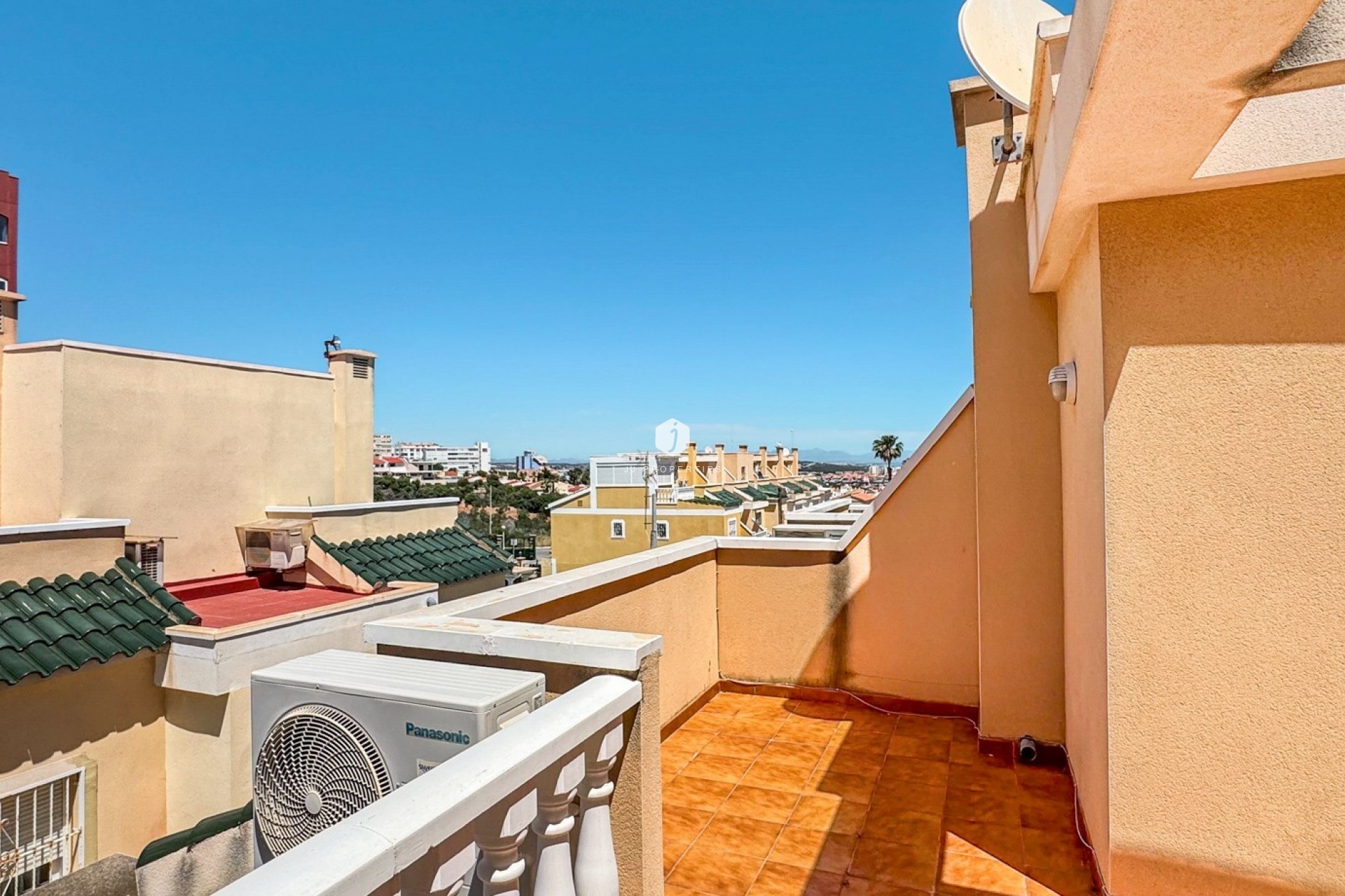 Resale - Chalet -
Torrevieja - Costa Blanca