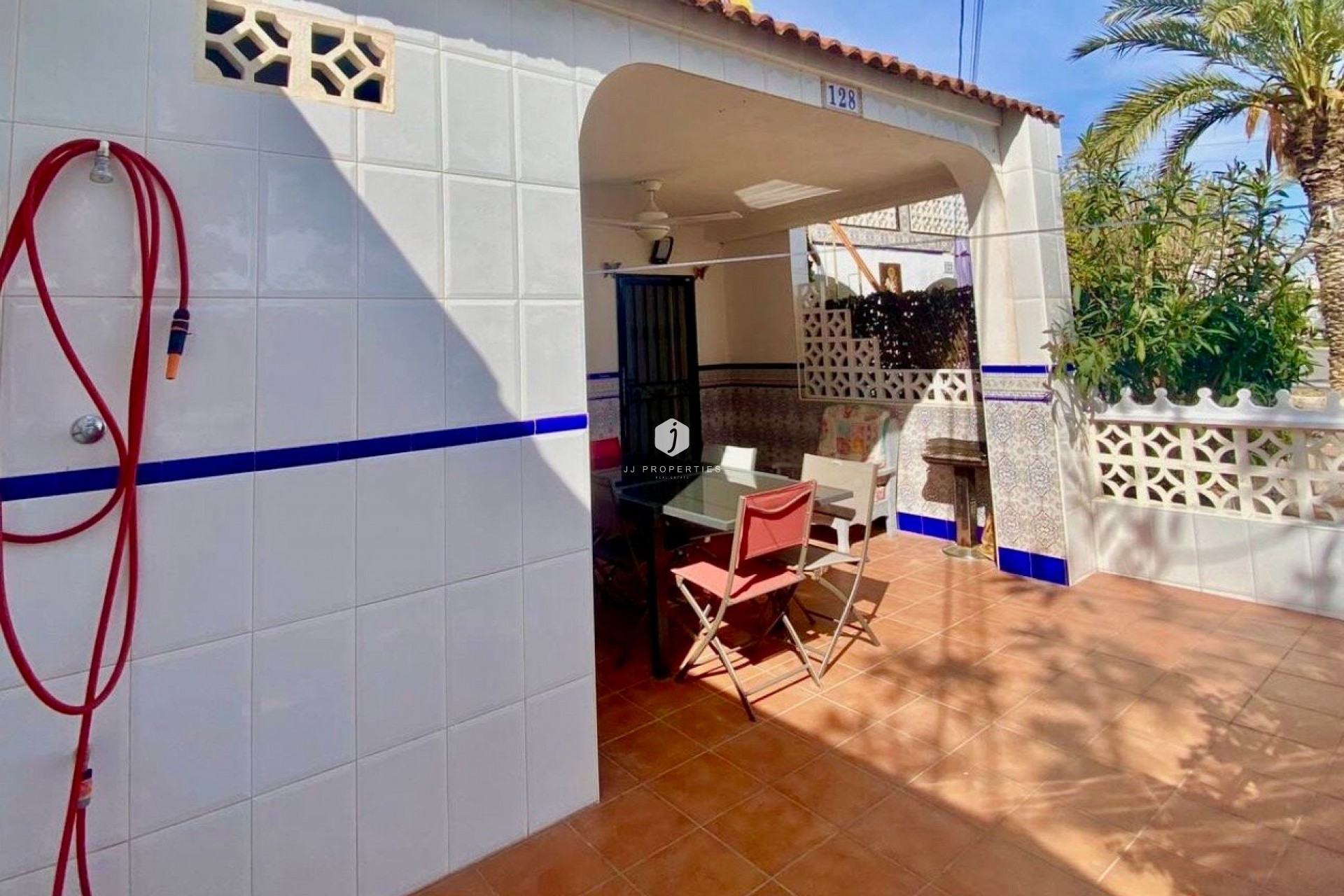 Resale - Chalet -
Torrevieja - Costa Blanca