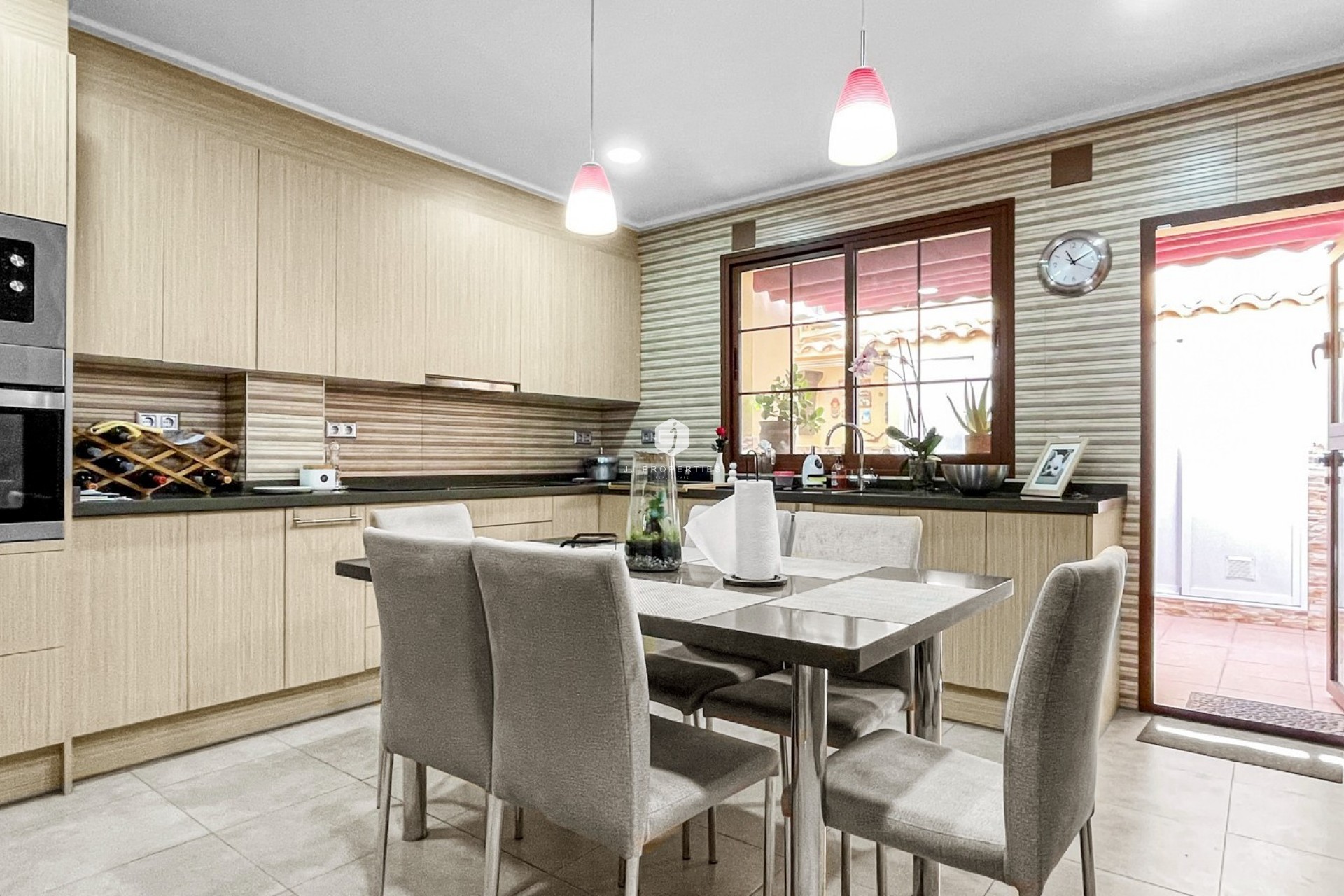 Resale - Chalet -
Torrevieja - Costa Blanca