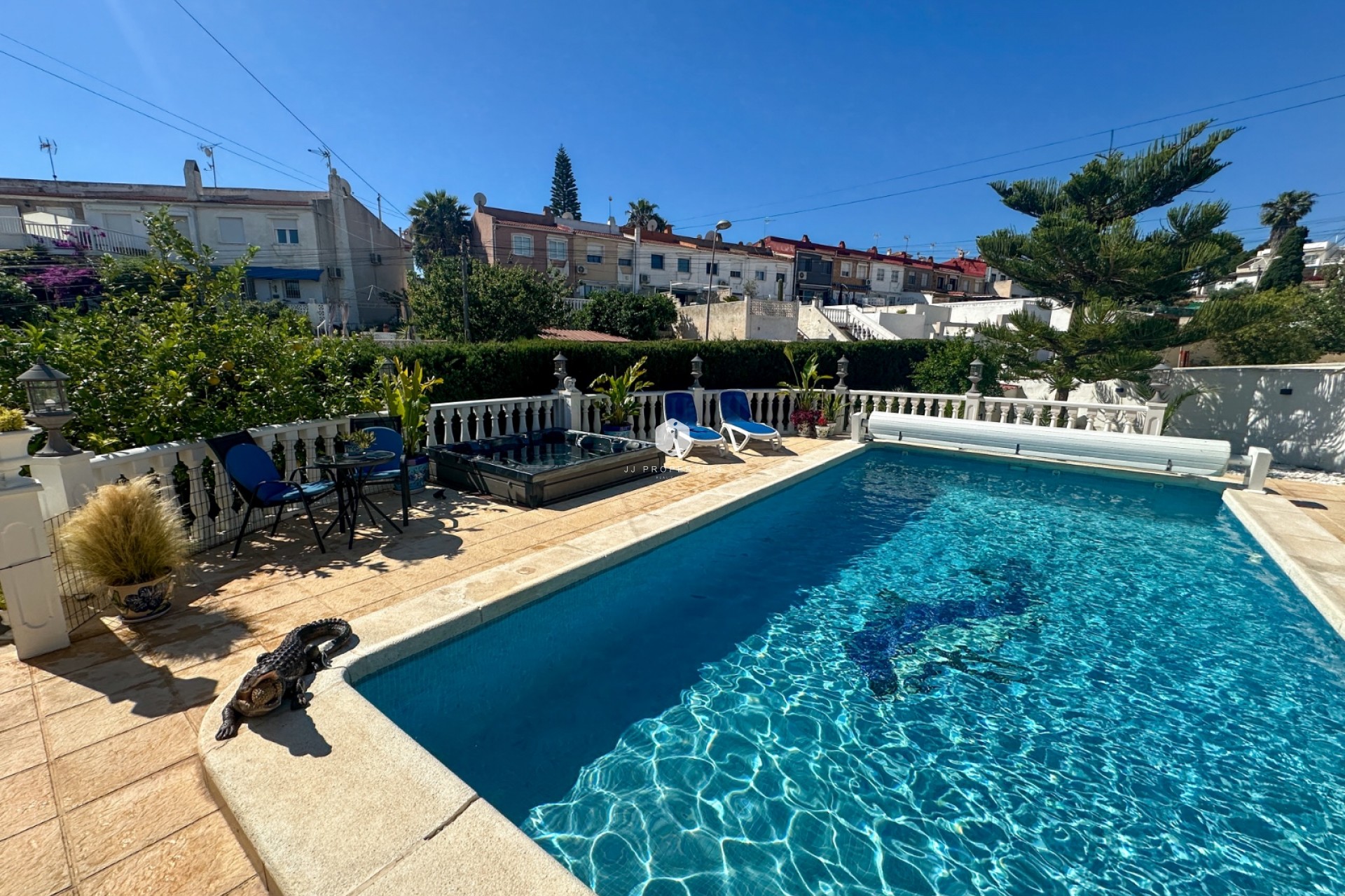 Resale - Chalet -
Torrevieja - Costa Blanca