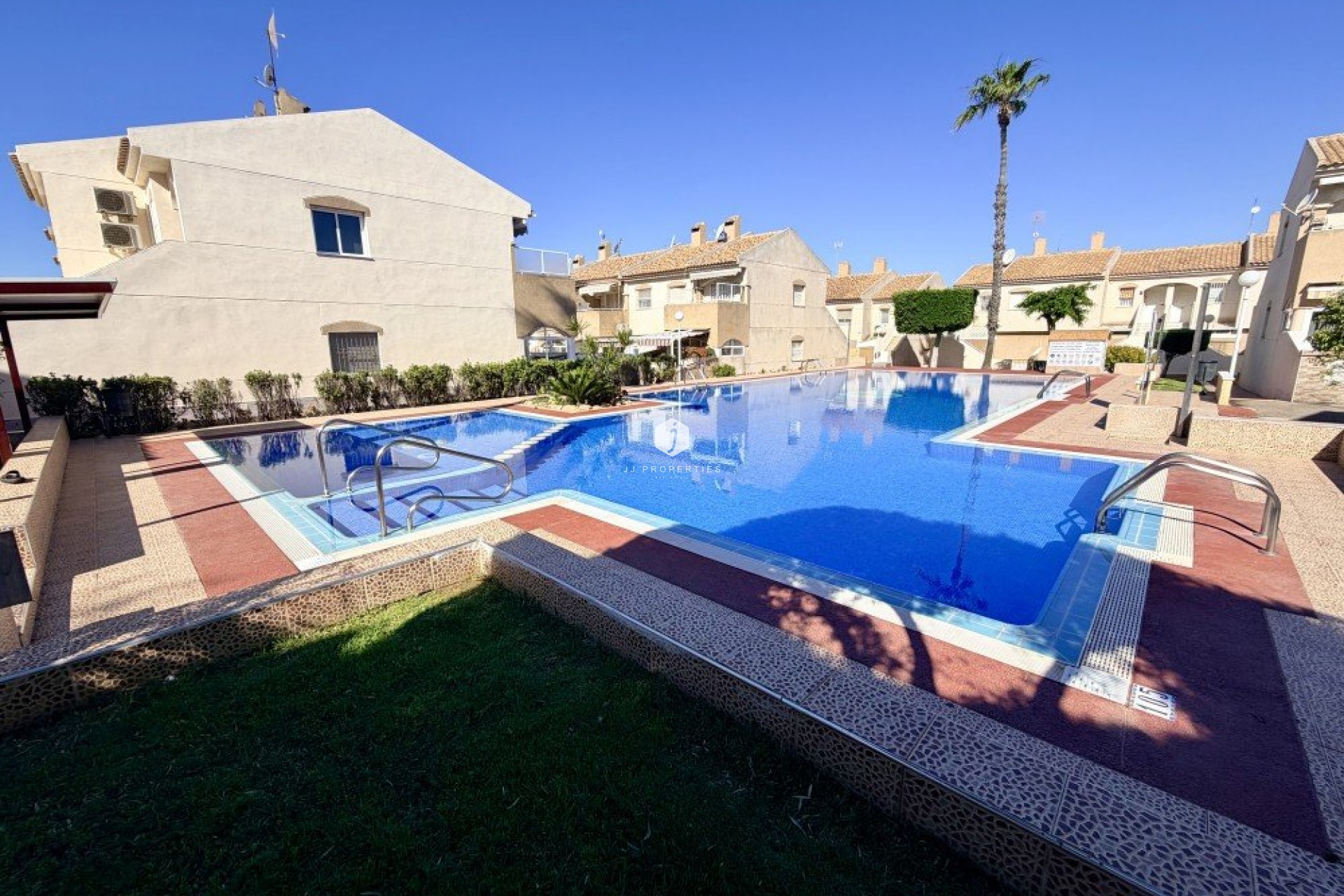 Resale - Chalet -
Torrevieja - Costa Blanca