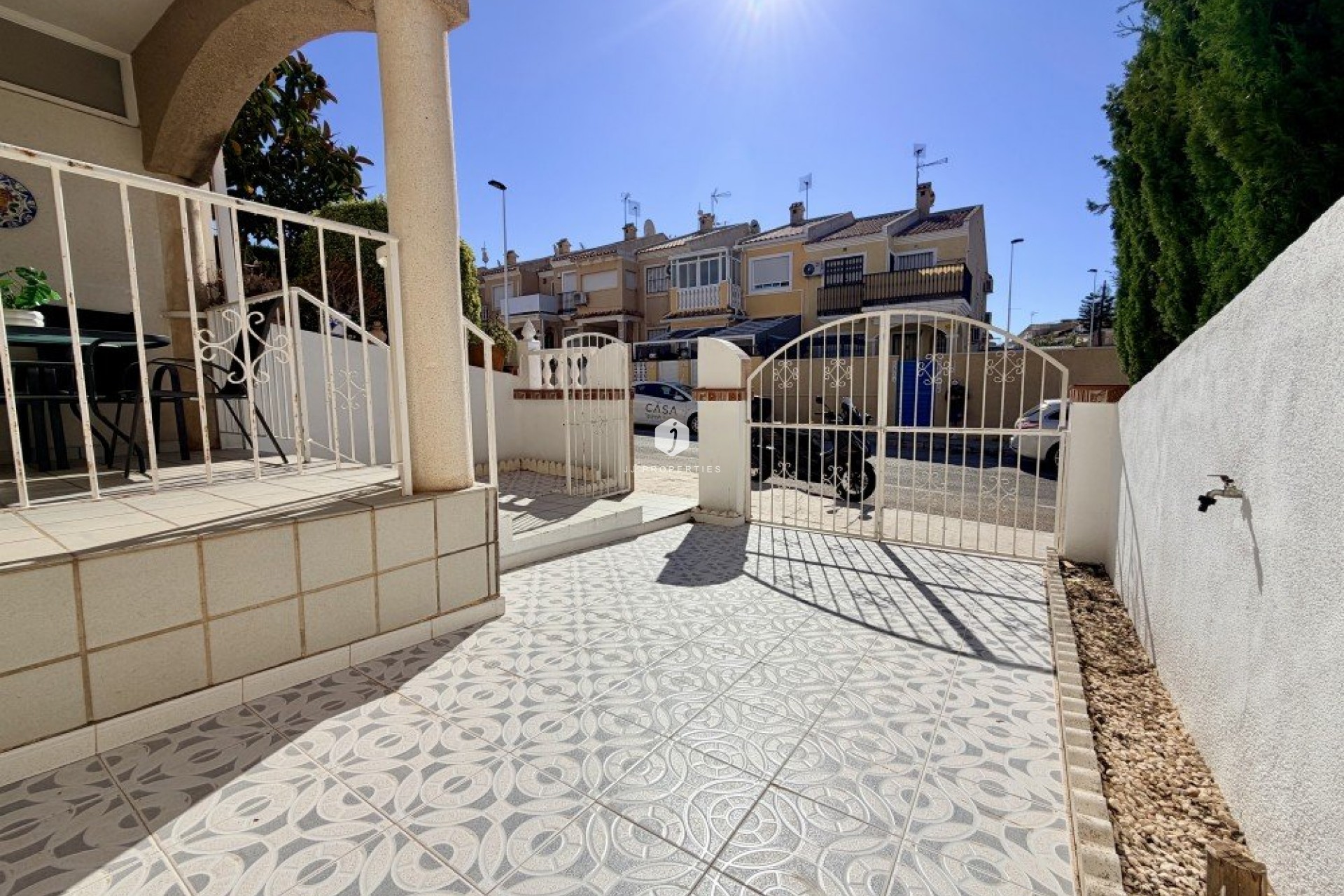 Resale - Chalet -
Torrevieja - Costa Blanca