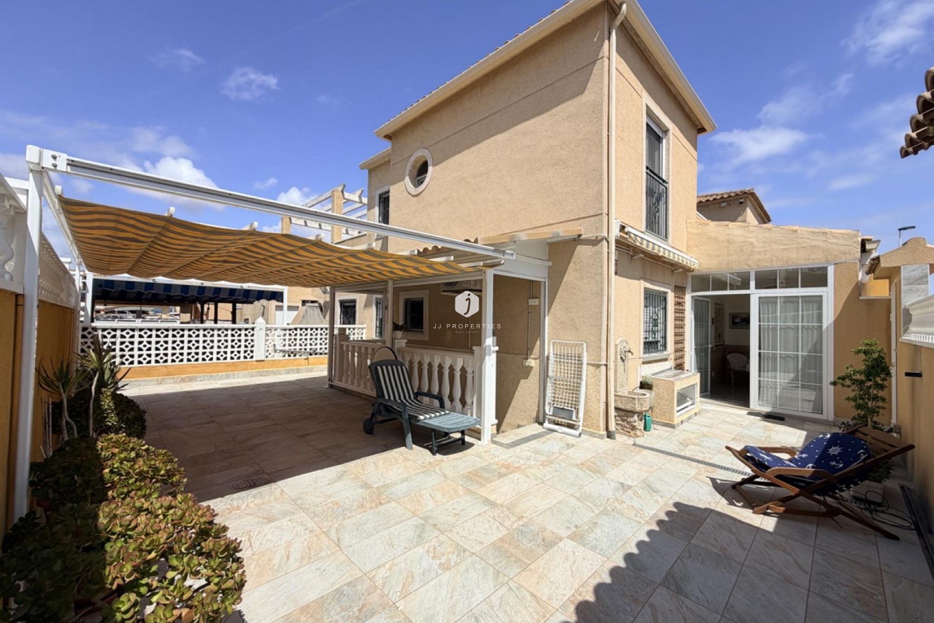 Resale - Chalet -
Torrevieja - Costa Blanca