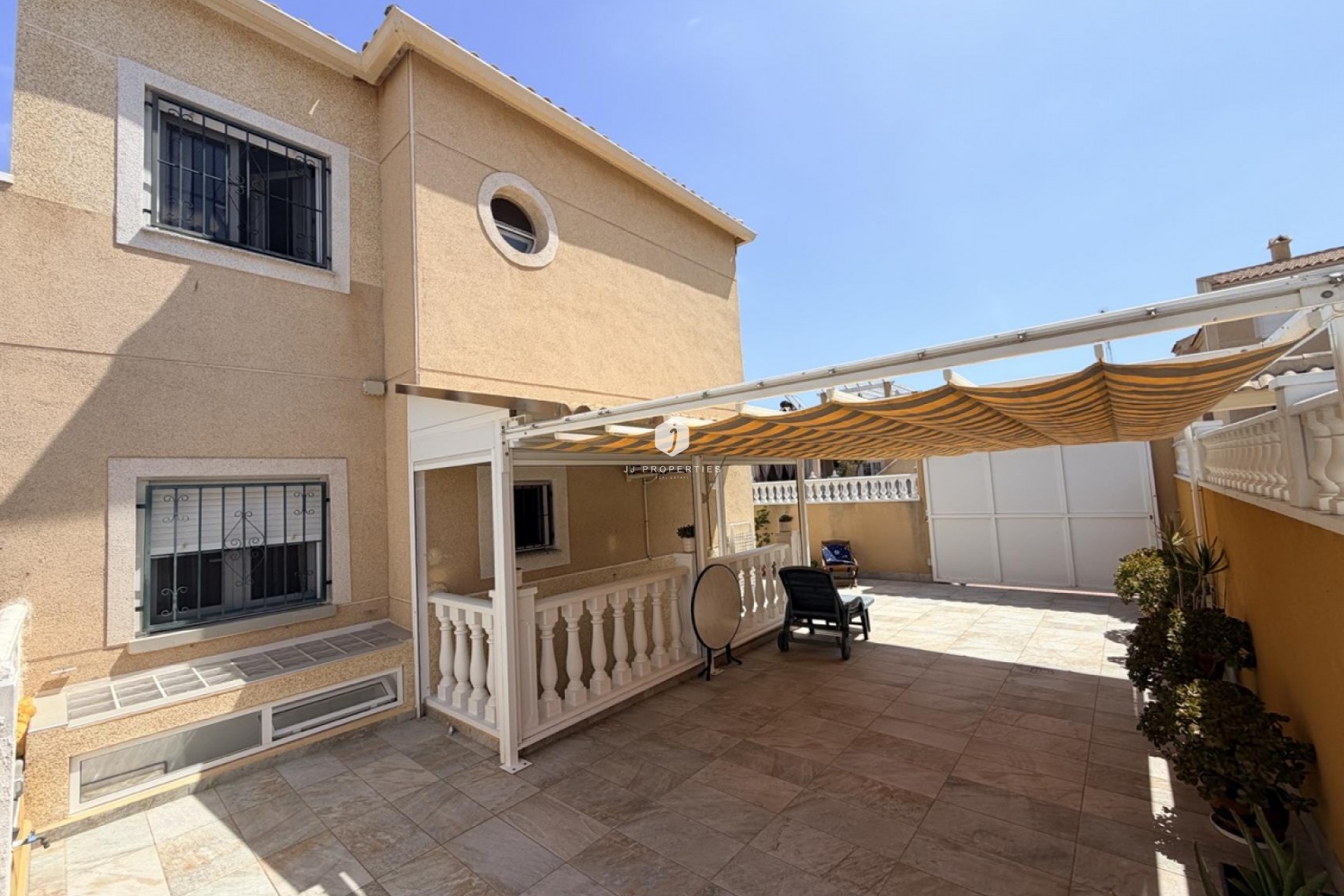 Resale - Chalet -
Torrevieja - Costa Blanca