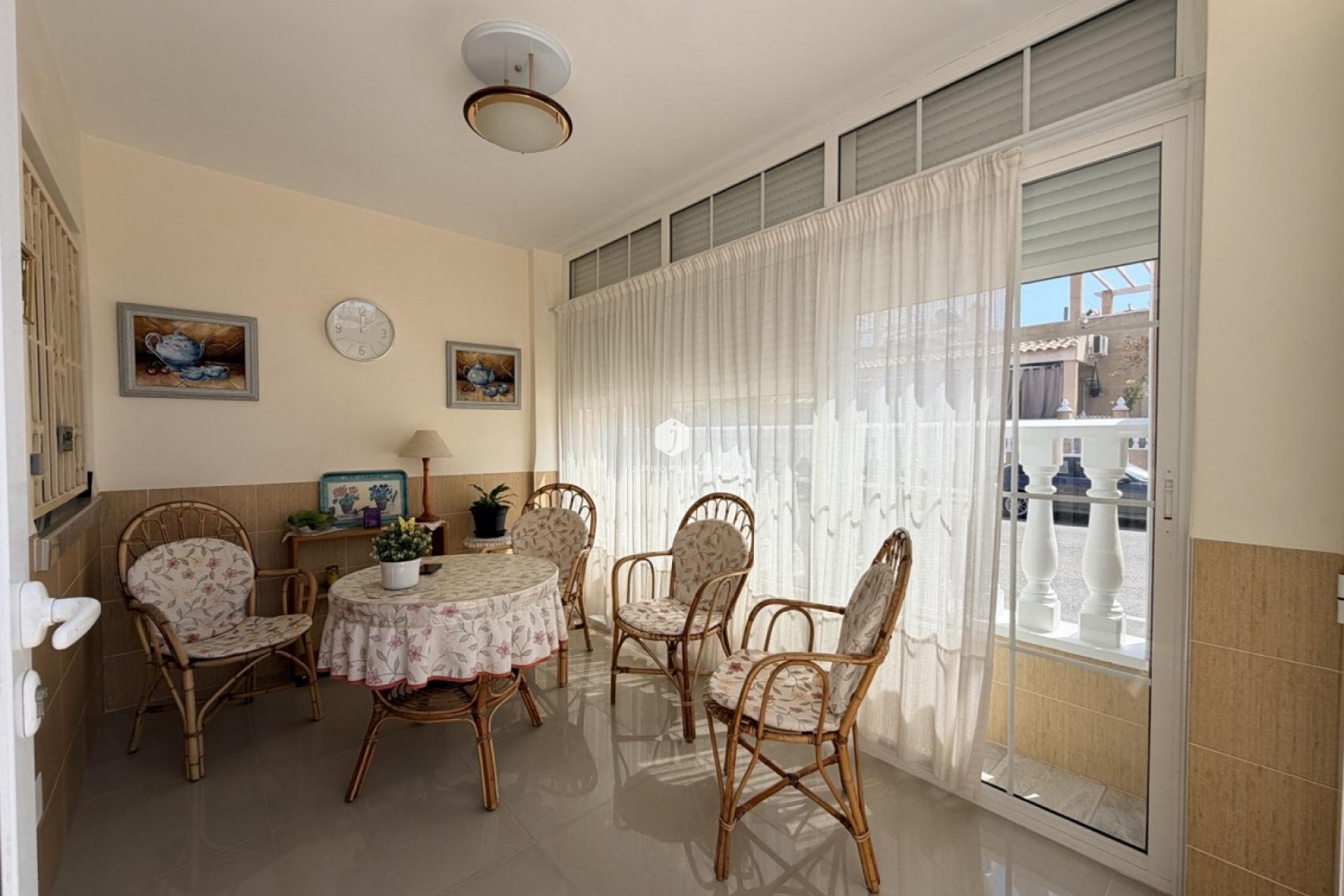 Resale - Chalet -
Torrevieja - Costa Blanca