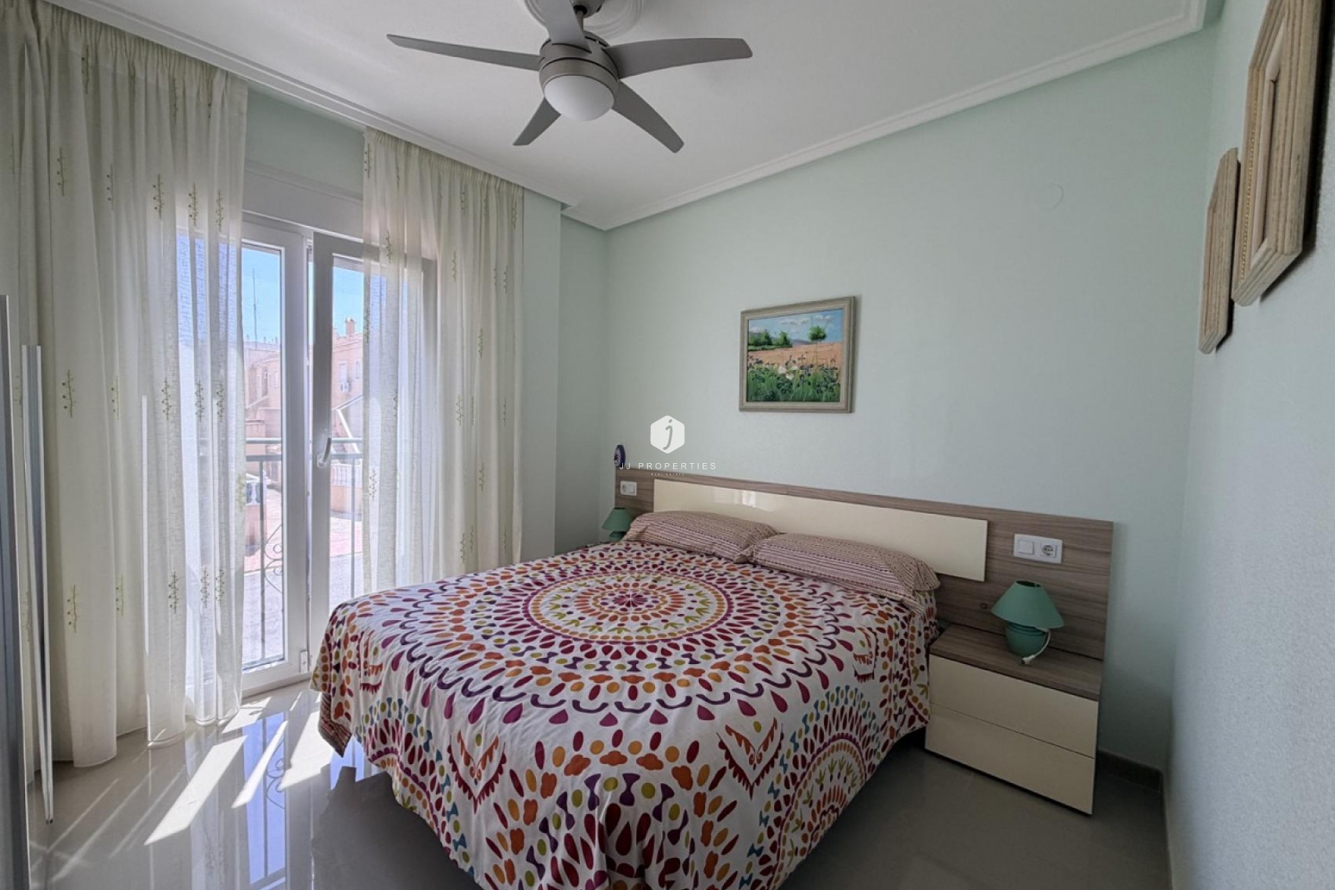 Resale - Chalet -
Torrevieja - Costa Blanca