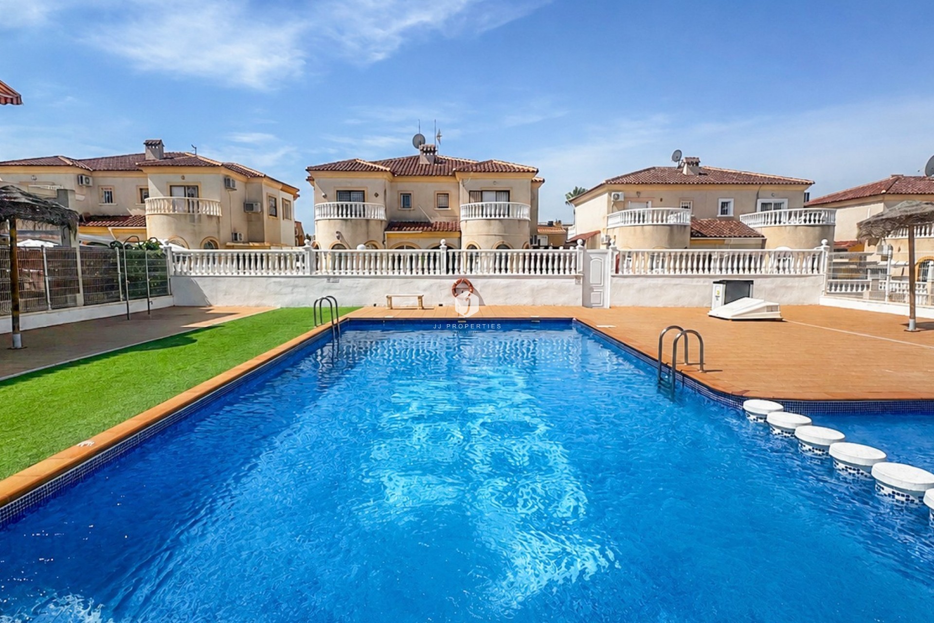 Resale - Chalet -
Torrevieja - Costa Blanca